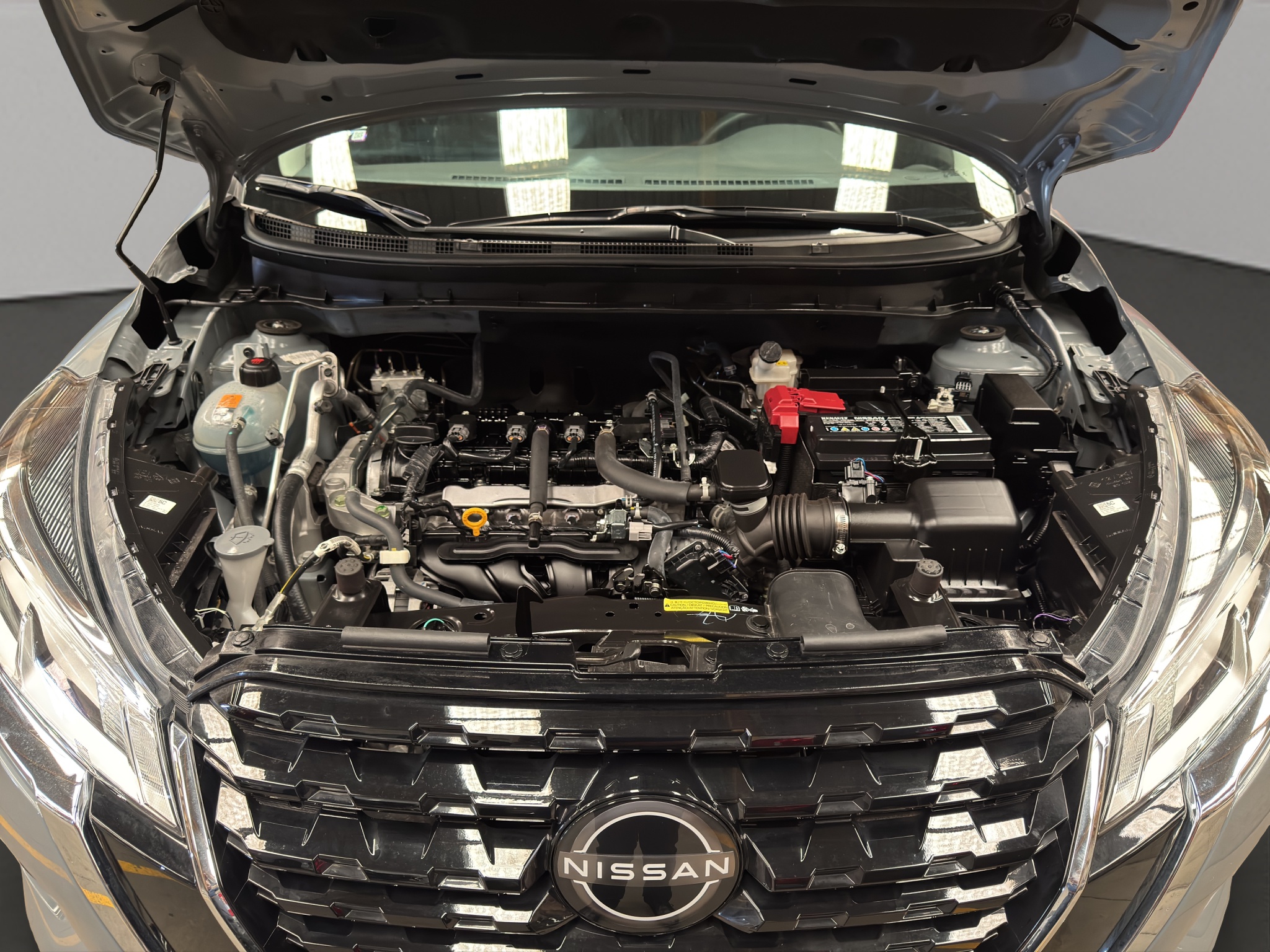 Nissan Kicks VUD 5 pts. Play Advance, 1.6l, TM5, RA-17 (línea nueva) 2025