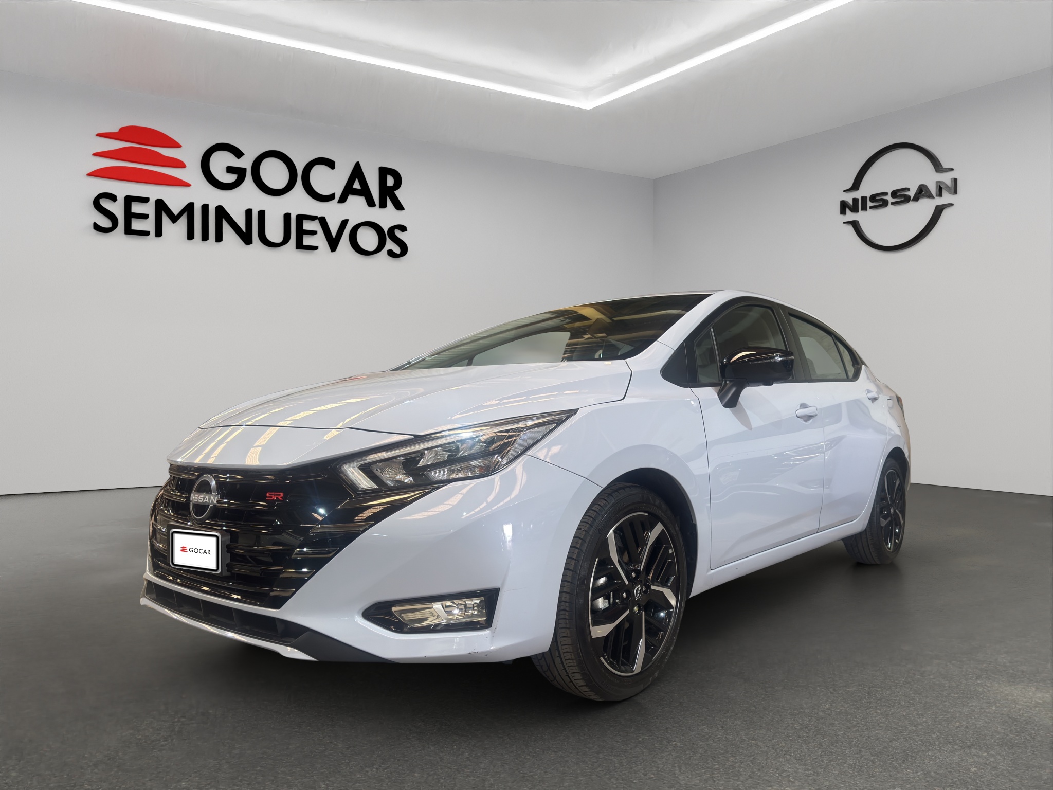 Nissan Versa 4 pts. SR, TA, a/ac. Aut., f. niebla, f. led, spoiler, RA-17 (línea anterior) 2025