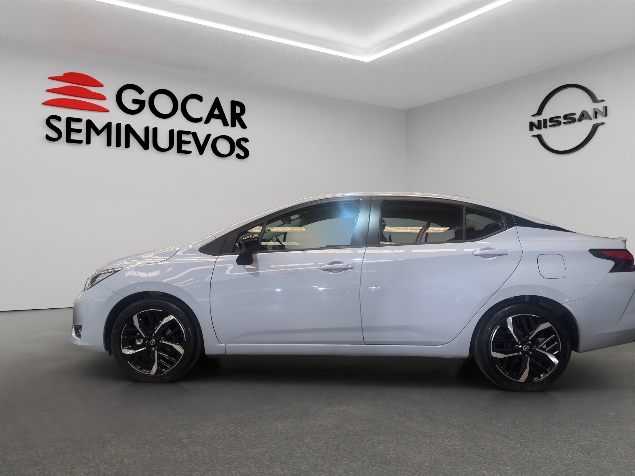 Nissan Versa 4 pts. SR, TA, a/ac. Aut., f. niebla, f. led, spoiler, RA-17 (línea anterior) 2025