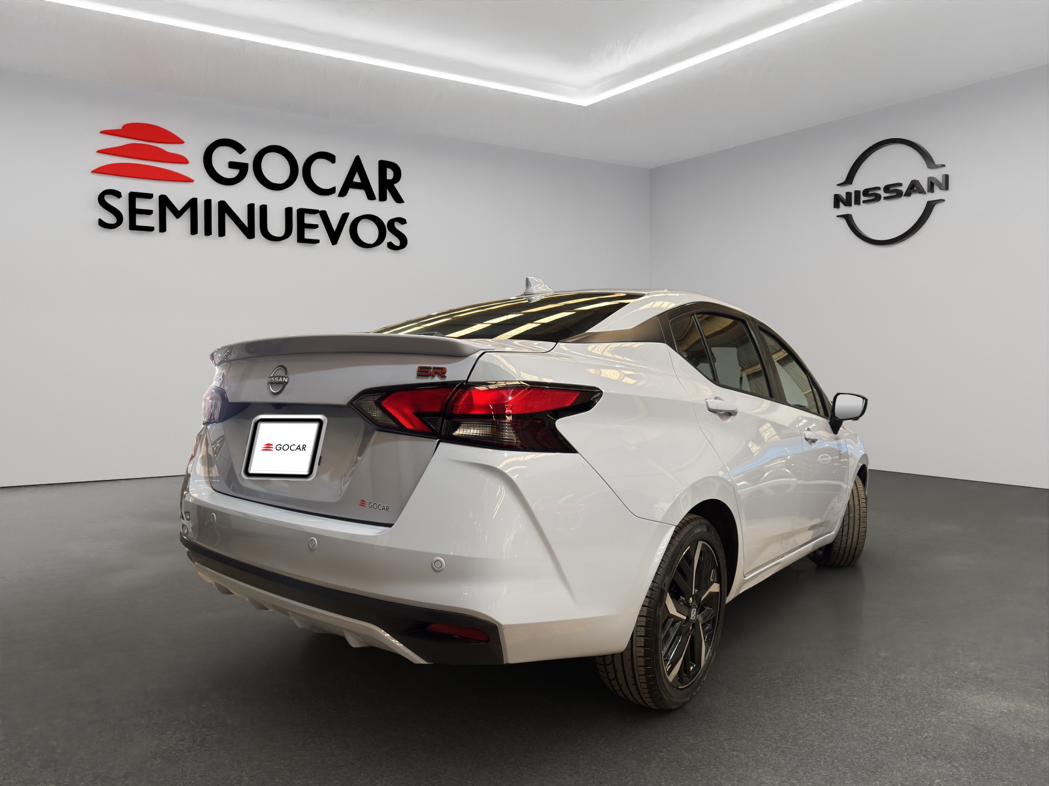 Nissan Versa 4 pts. SR, TA, a/ac. Aut., f. niebla, f. led, spoiler, RA-17 (línea anterior) 2025