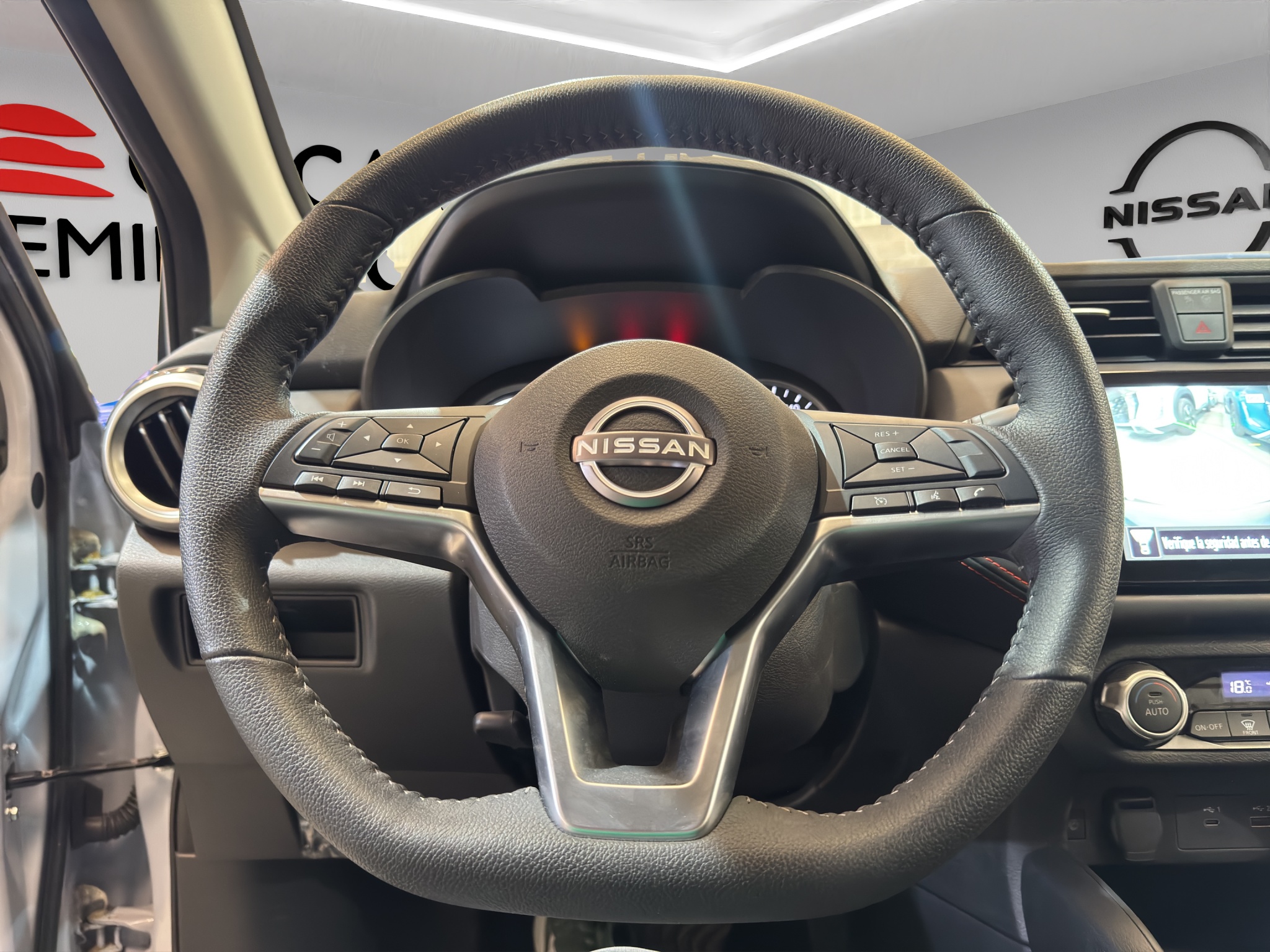 Nissan Versa 4 pts. SR, TA, a/ac. Aut., f. niebla, f. led, spoiler, RA-17 (línea anterior) 2025