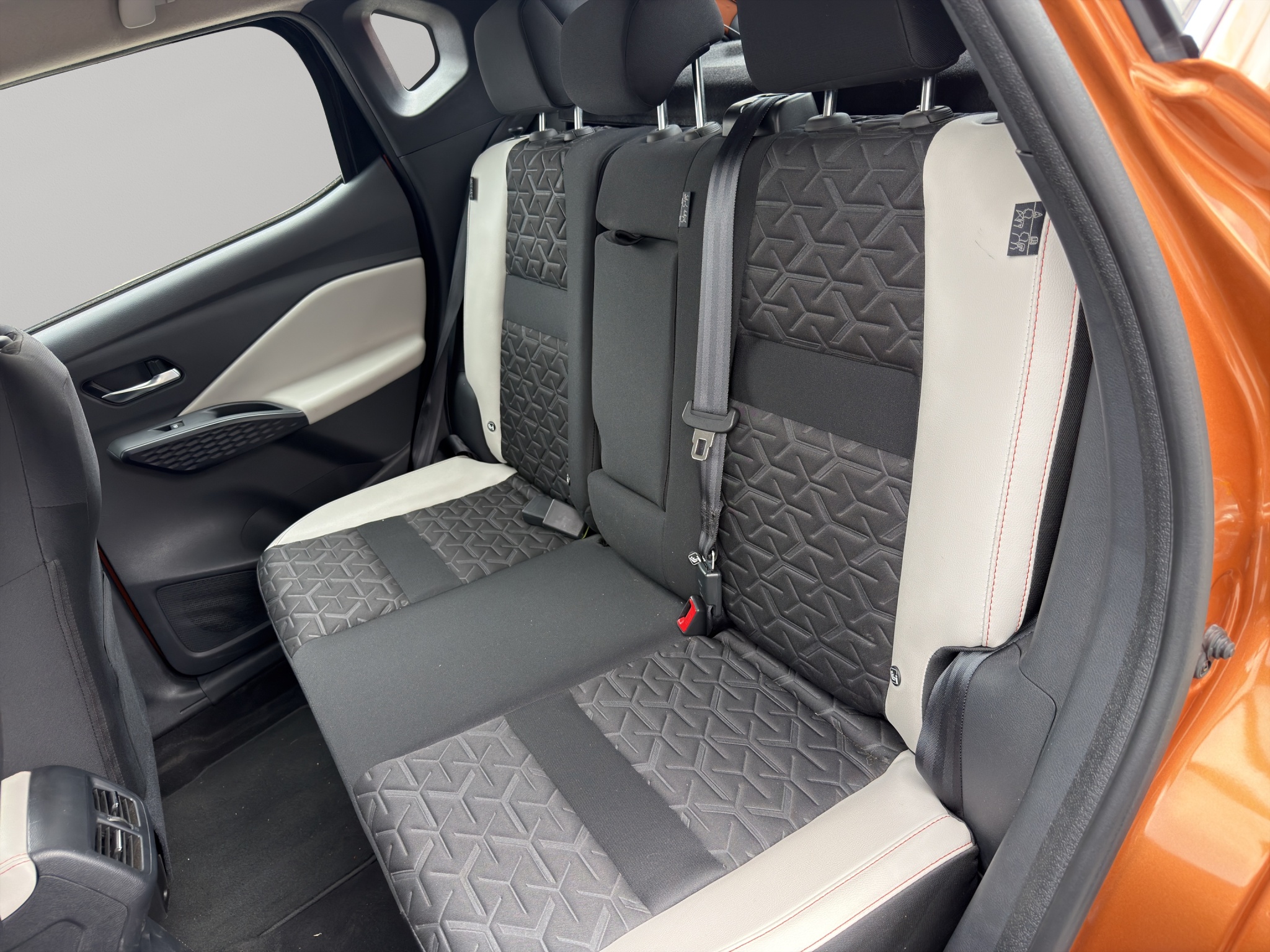Nissan Magnite 5 pts. Exclusive, 1.0T, TM5, piel, RA-16 2025