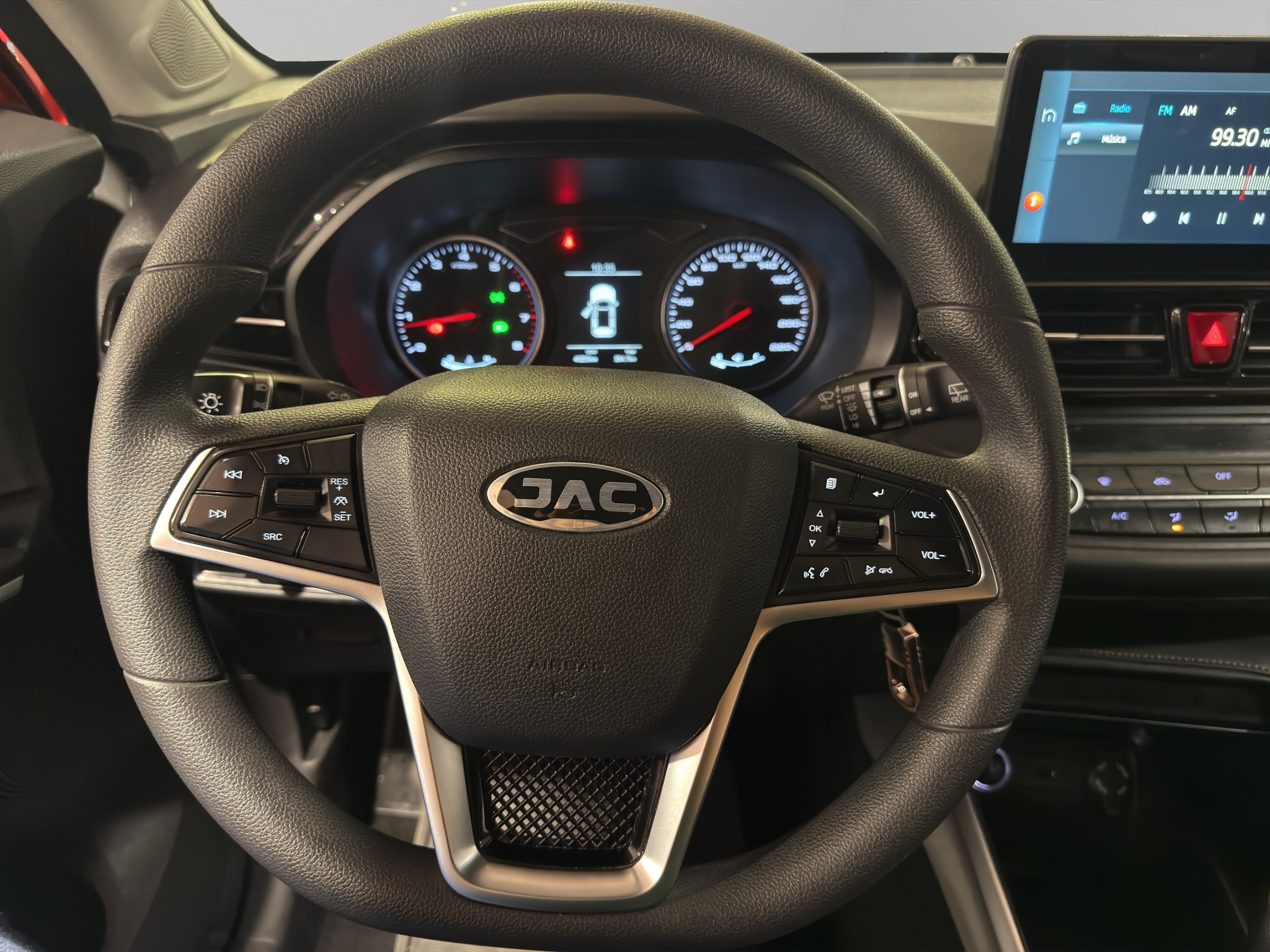 JAC Sei4 5 pts. Pro Comfort, 1.6l, TM6, a/ac., BA, RA-17 2023