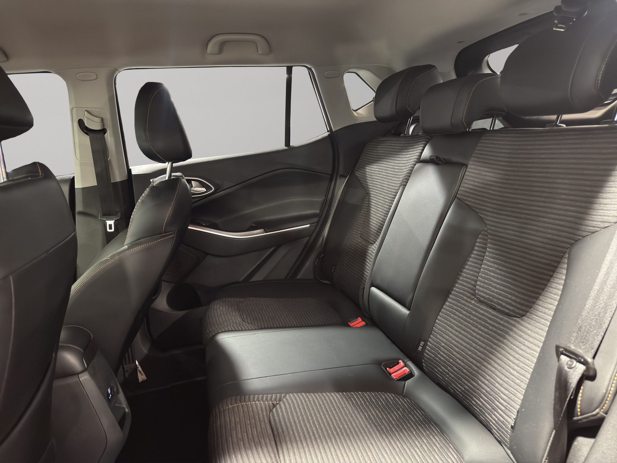 JAC Sei4 5 pts. Pro Comfort, 1.6l, TM6, a/ac., BA, RA-17 2023