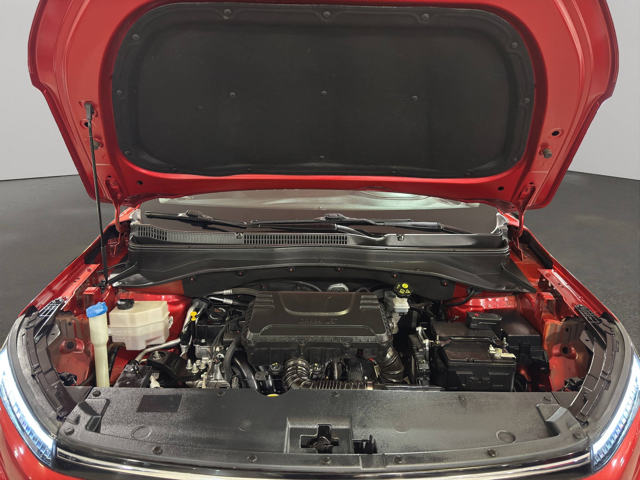 JAC Sei4 5 pts. Pro Comfort, 1.6l, TM6, a/ac., BA, RA-17 2023