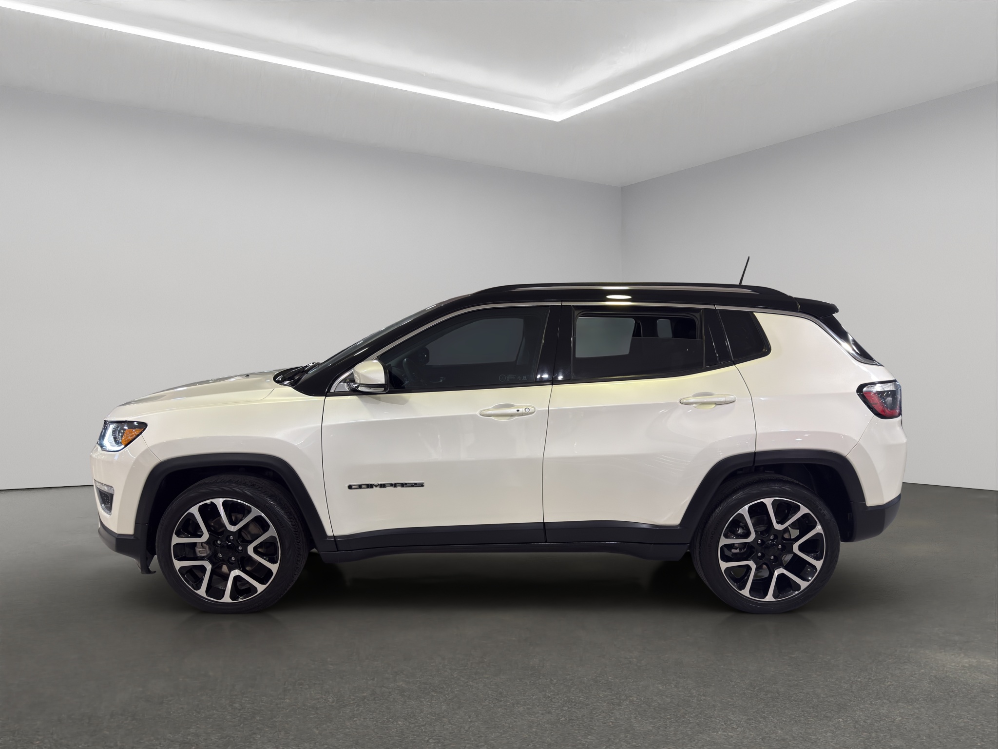 Jeep Compass  5 pts. Limited Premium, TA, a/ac. Aut., piel, QCP, GPS, RA-18 (línea anterior) 2021