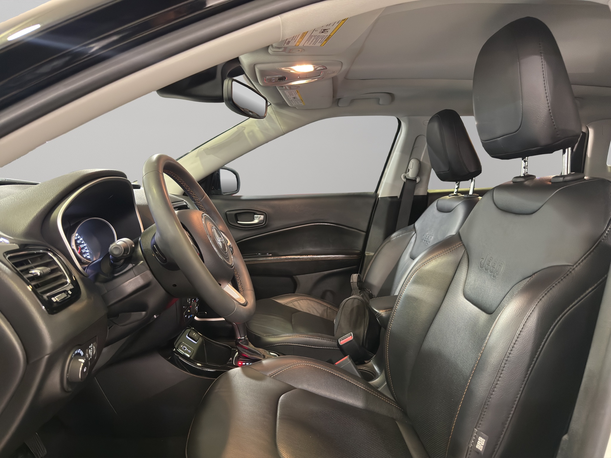 Jeep Compass  5 pts. Limited Premium, TA, a/ac. Aut., piel, QCP, GPS, RA-18 (línea anterior) 2021