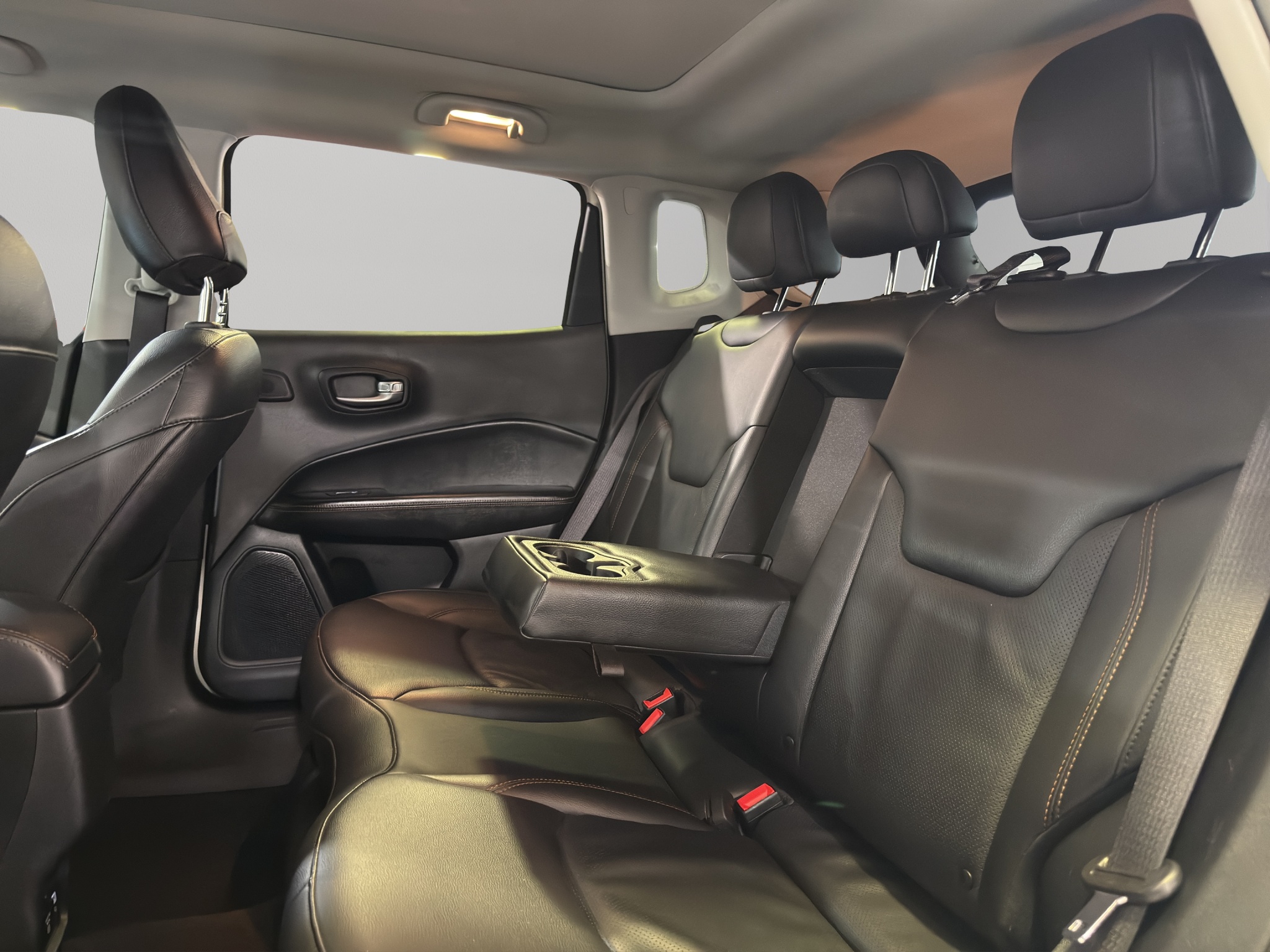 Jeep Compass  5 pts. Limited Premium, TA, a/ac. Aut., piel, QCP, GPS, RA-18 (línea anterior) 2021
