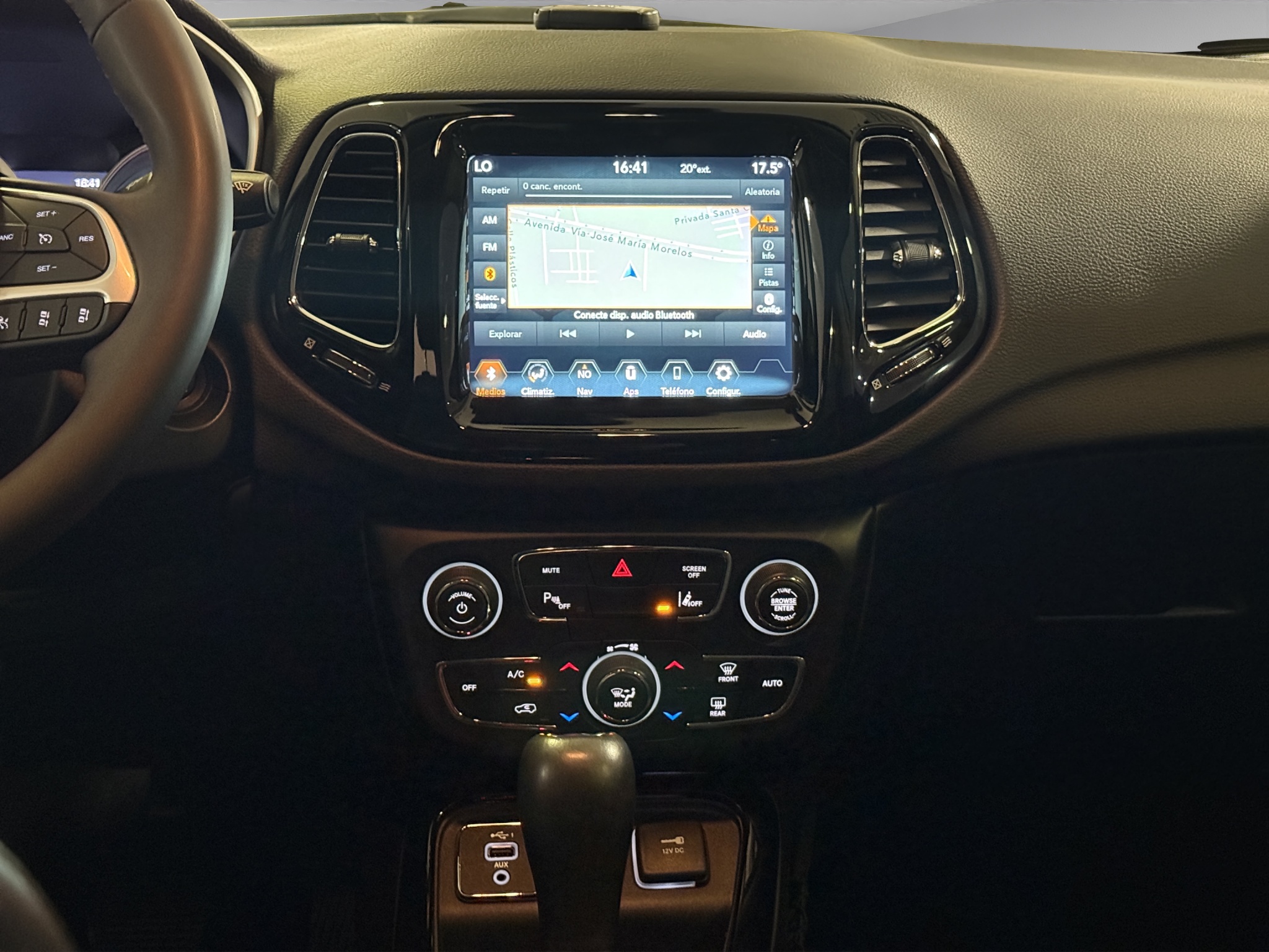 Jeep Compass  5 pts. Limited Premium, TA, a/ac. Aut., piel, QCP, GPS, RA-18 (línea anterior) 2021