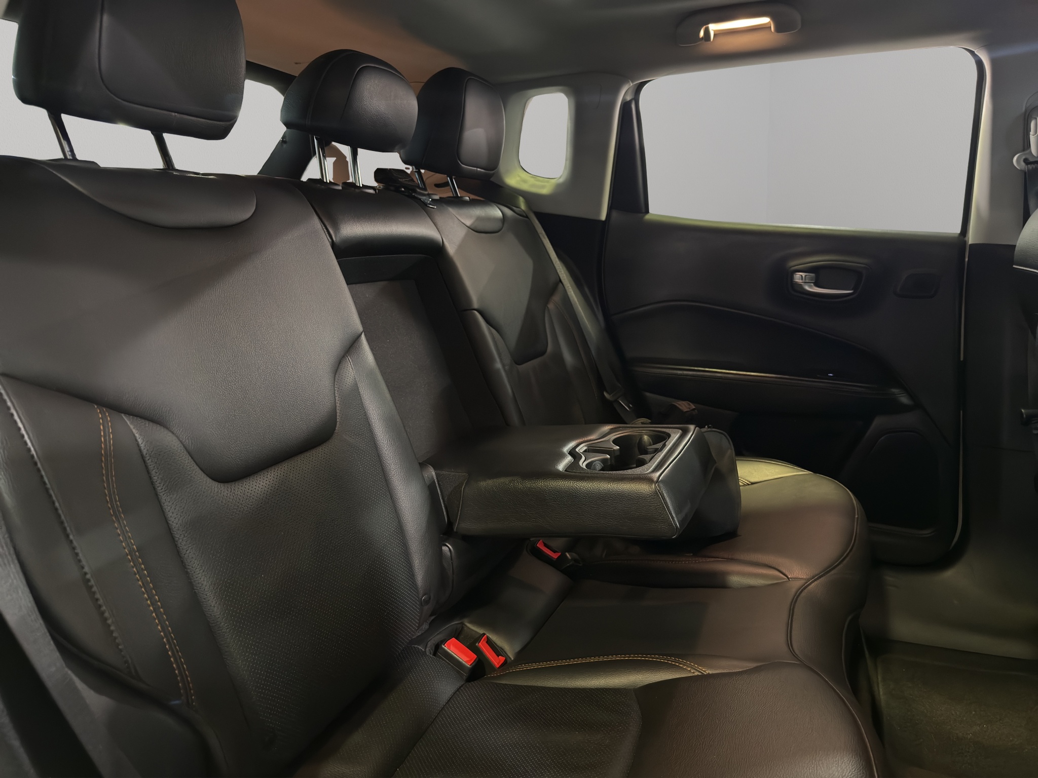 Jeep Compass  5 pts. Limited Premium, TA, a/ac. Aut., piel, QCP, GPS, RA-18 (línea anterior) 2021