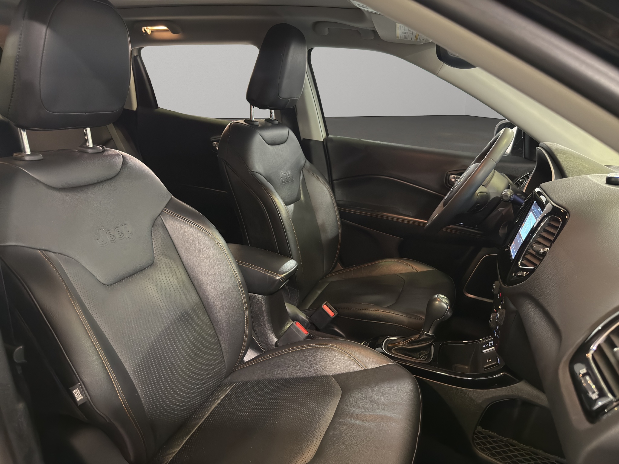 Jeep Compass  5 pts. Limited Premium, TA, a/ac. Aut., piel, QCP, GPS, RA-18 (línea anterior) 2021