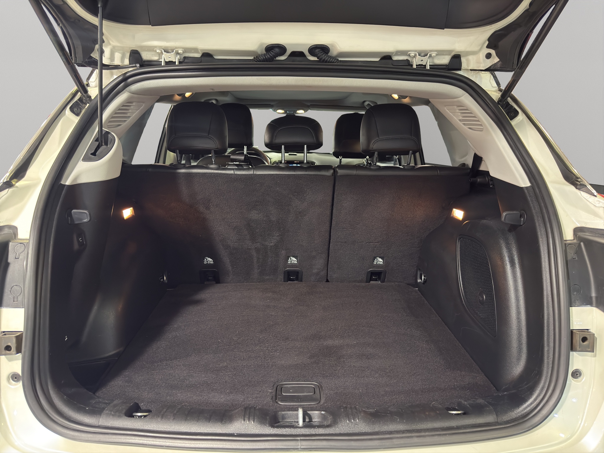 Jeep Compass  5 pts. Limited Premium, TA, a/ac. Aut., piel, QCP, GPS, RA-18 (línea anterior) 2021