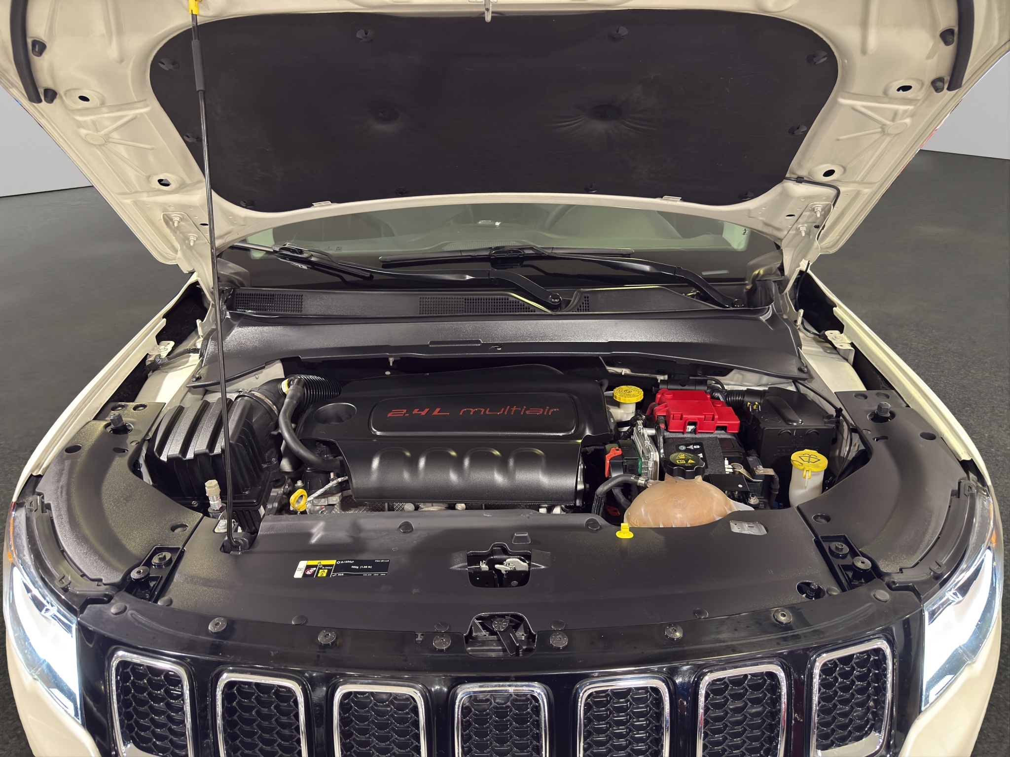 Jeep Compass  5 pts. Limited Premium, TA, a/ac. Aut., piel, QCP, GPS, RA-18 (línea anterior) 2021
