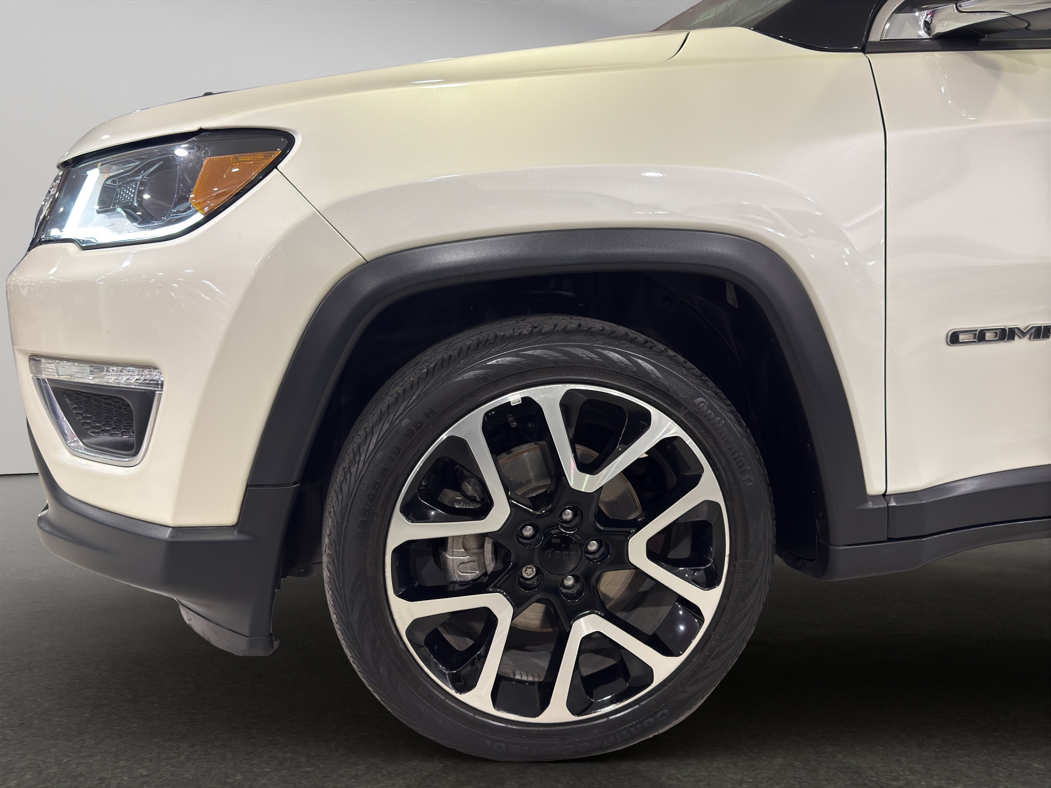 Jeep Compass  5 pts. Limited Premium, TA, a/ac. Aut., piel, QCP, GPS, RA-18 (línea anterior) 2021