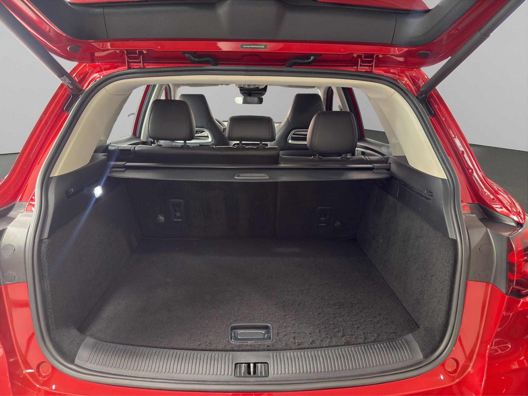 MG HS  5 pts. e Trophy, PHEV, TA, piel, TP, cámara 360°, RA-18 (línea nueva) 2024