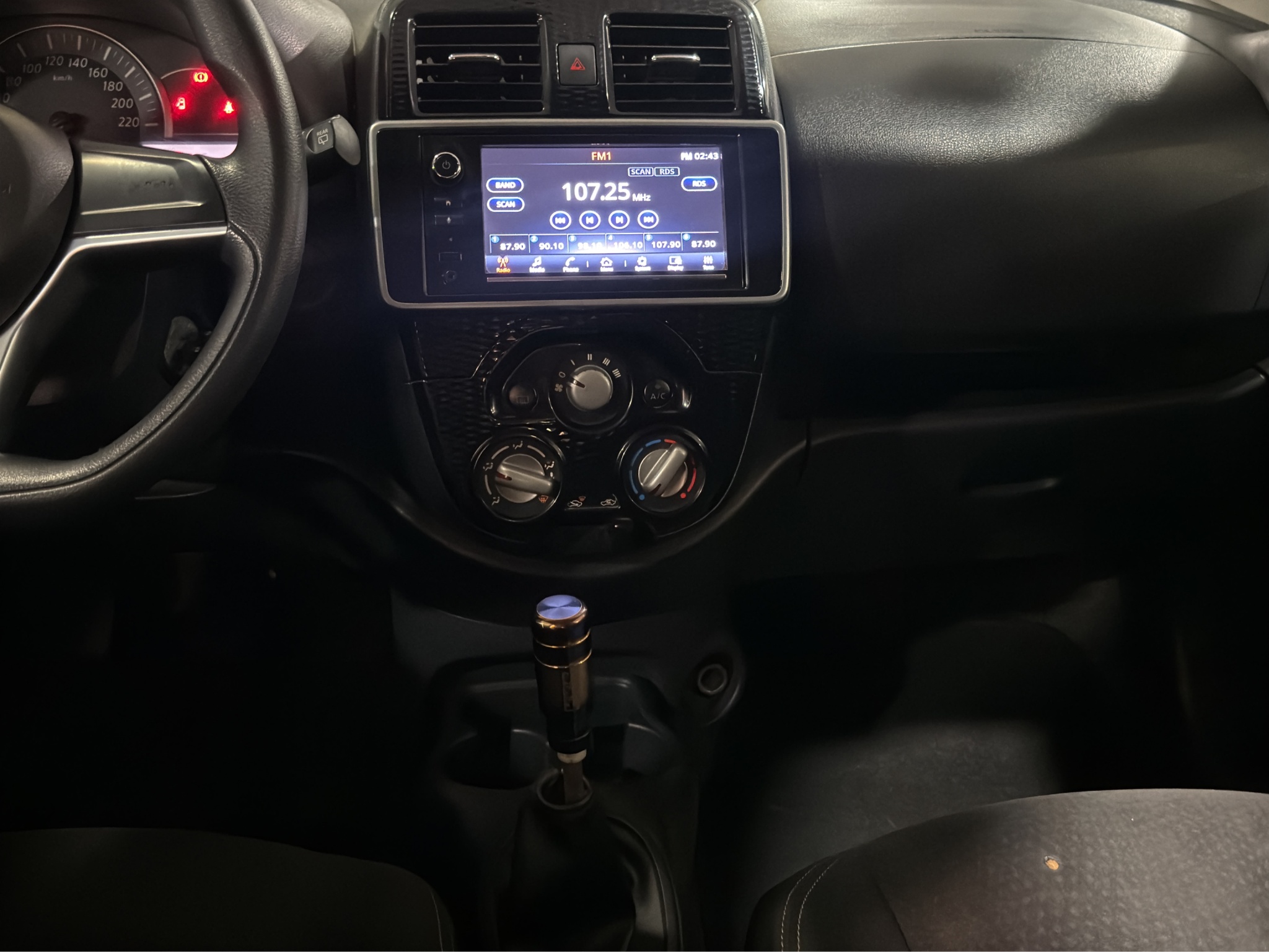 Nissan March 5 pts. HB Advance, TM5, a/ac., VE, BA, ABS, RA-15 2022