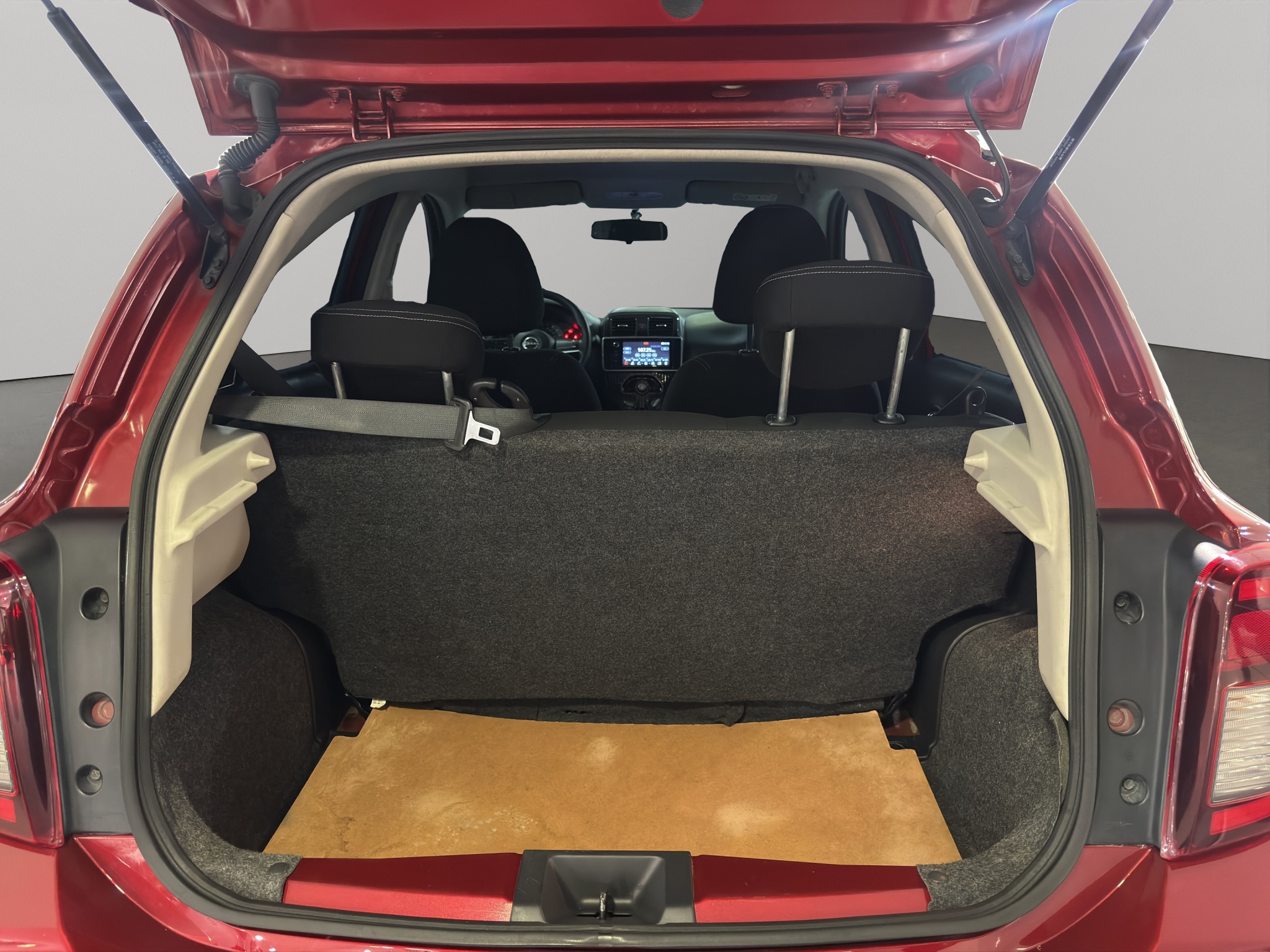 Nissan March 5 pts. HB Advance, TM5, a/ac., VE, BA, ABS, RA-15 2022