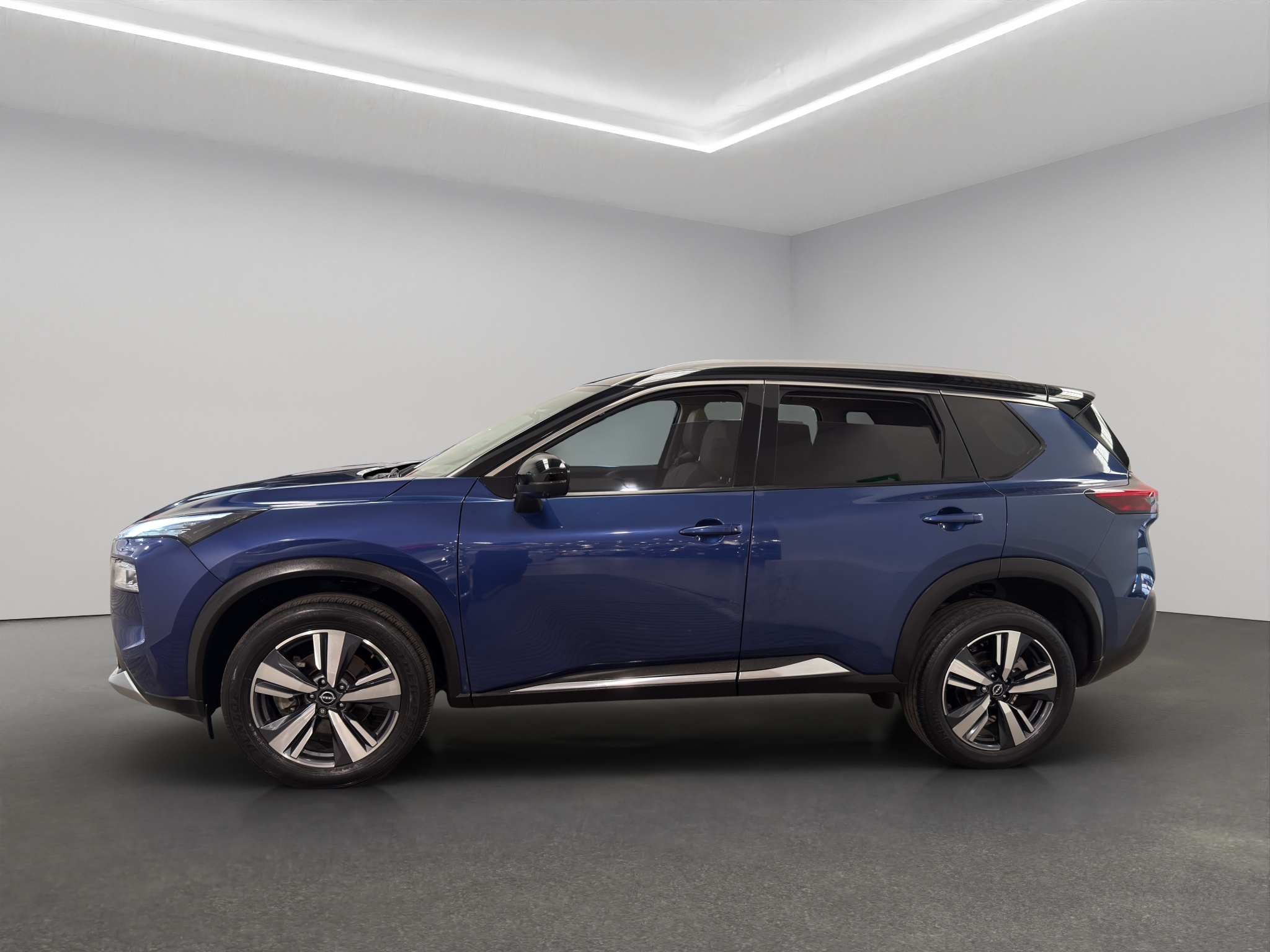 Nissan X-Trail  5 pts. Platinum Plus, TA, piel, QCP, GPS, ADAS, RA-19 (línea nueva) 2023