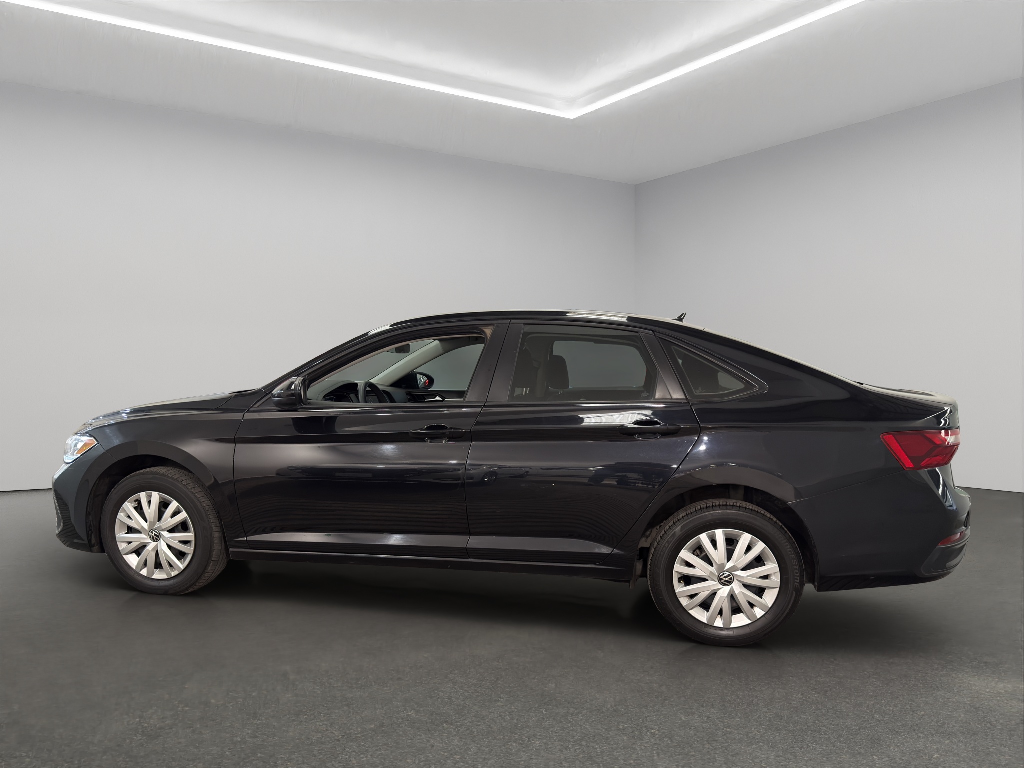 Volkswagen Jetta A7 4 pts. Trendline, 1.4T, TM5, R-16 2023