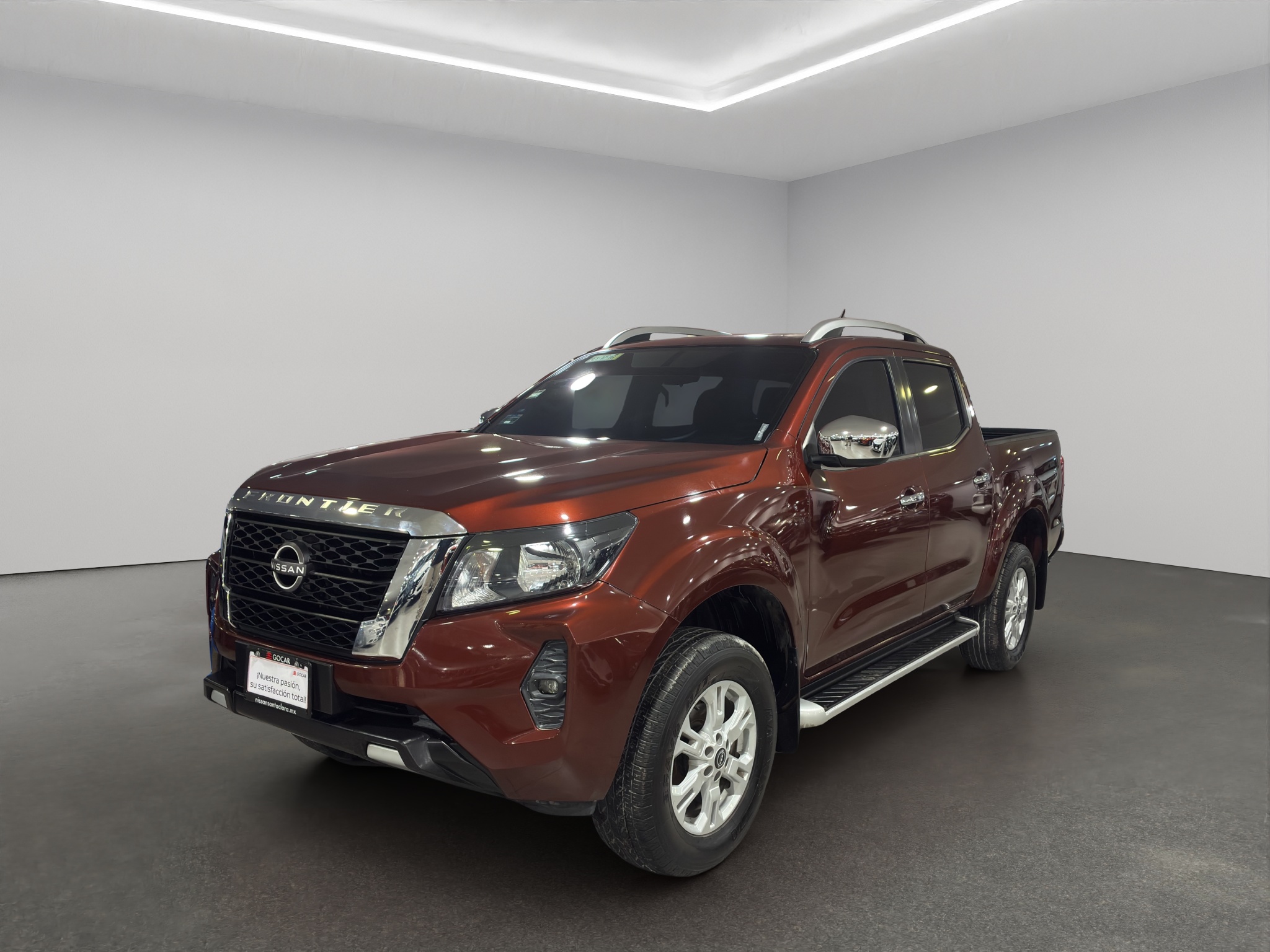 Nissan Comerciales Frontier y NP 300 Frontier Pick-Up 4 pts. Frontier LE, Doble Cab., L4, 2.5l, TM6, a/ac., VE, estribos, RA-17 2024