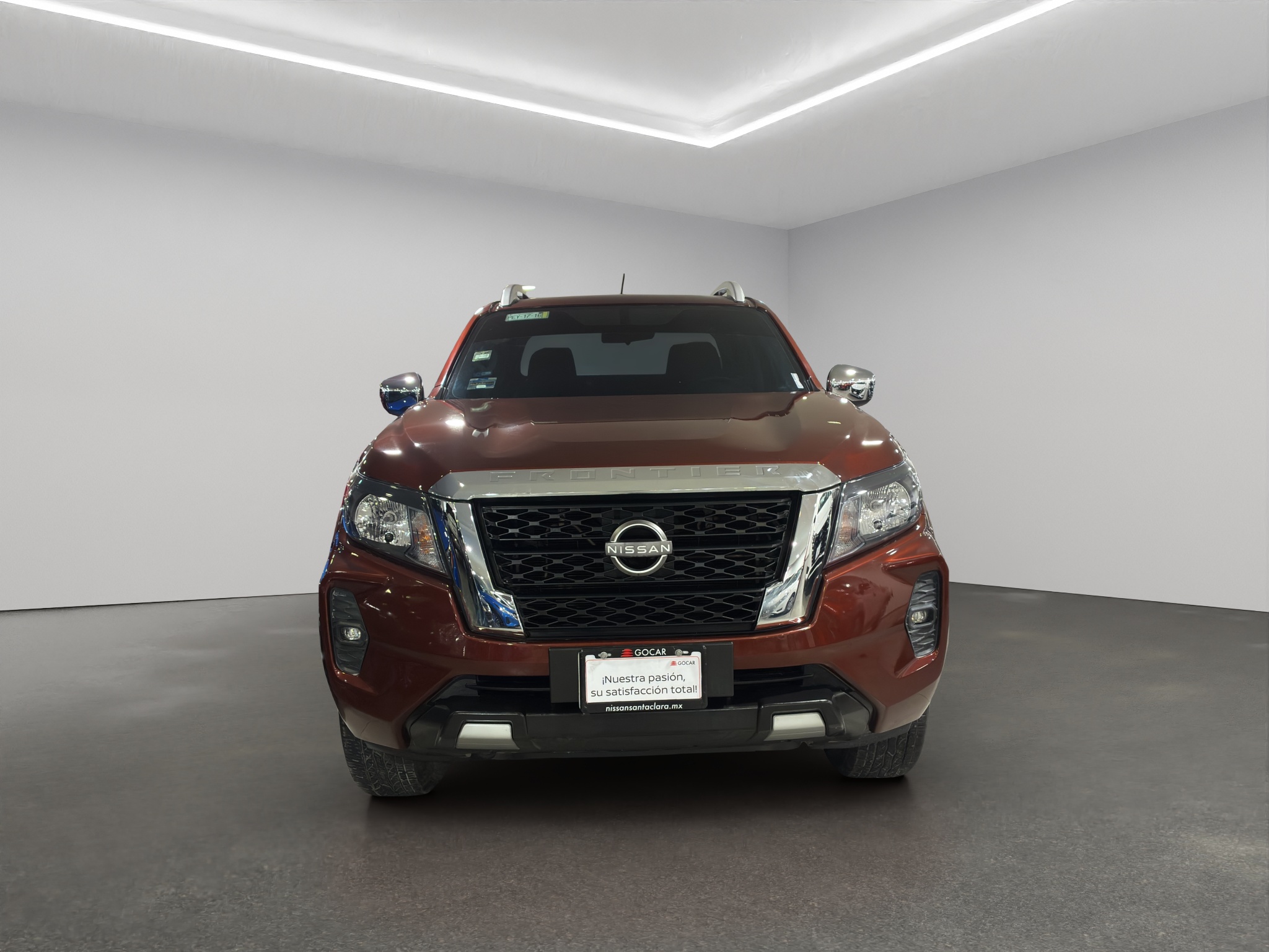 Nissan Comerciales Frontier y NP 300 Frontier Pick-Up 4 pts. Frontier LE, Doble Cab., L4, 2.5l, TM6, a/ac., VE, estribos, RA-17 2024