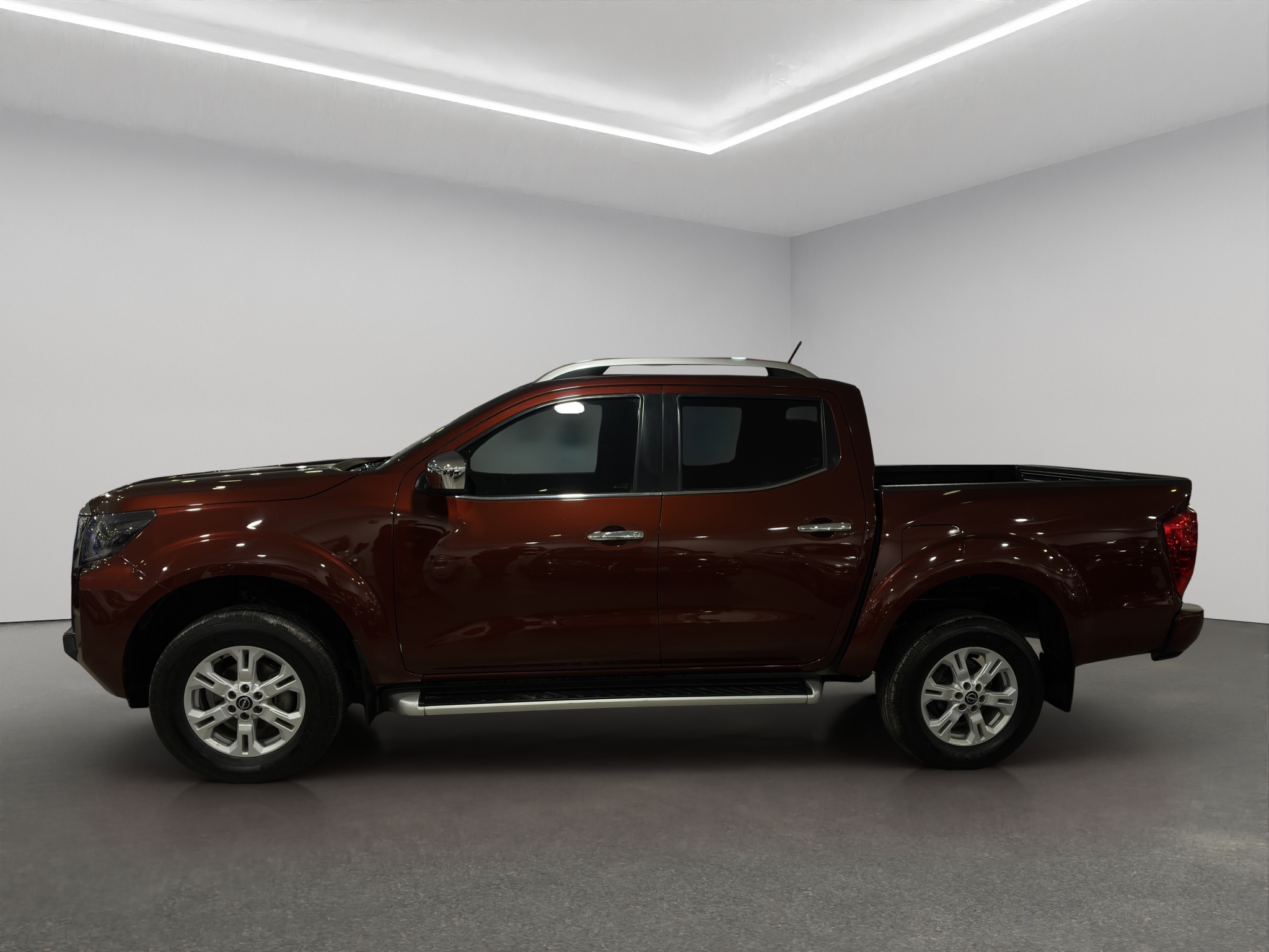 Nissan Comerciales Frontier y NP 300 Frontier Pick-Up 4 pts. Frontier LE, Doble Cab., L4, 2.5l, TM6, a/ac., VE, estribos, RA-17 2024