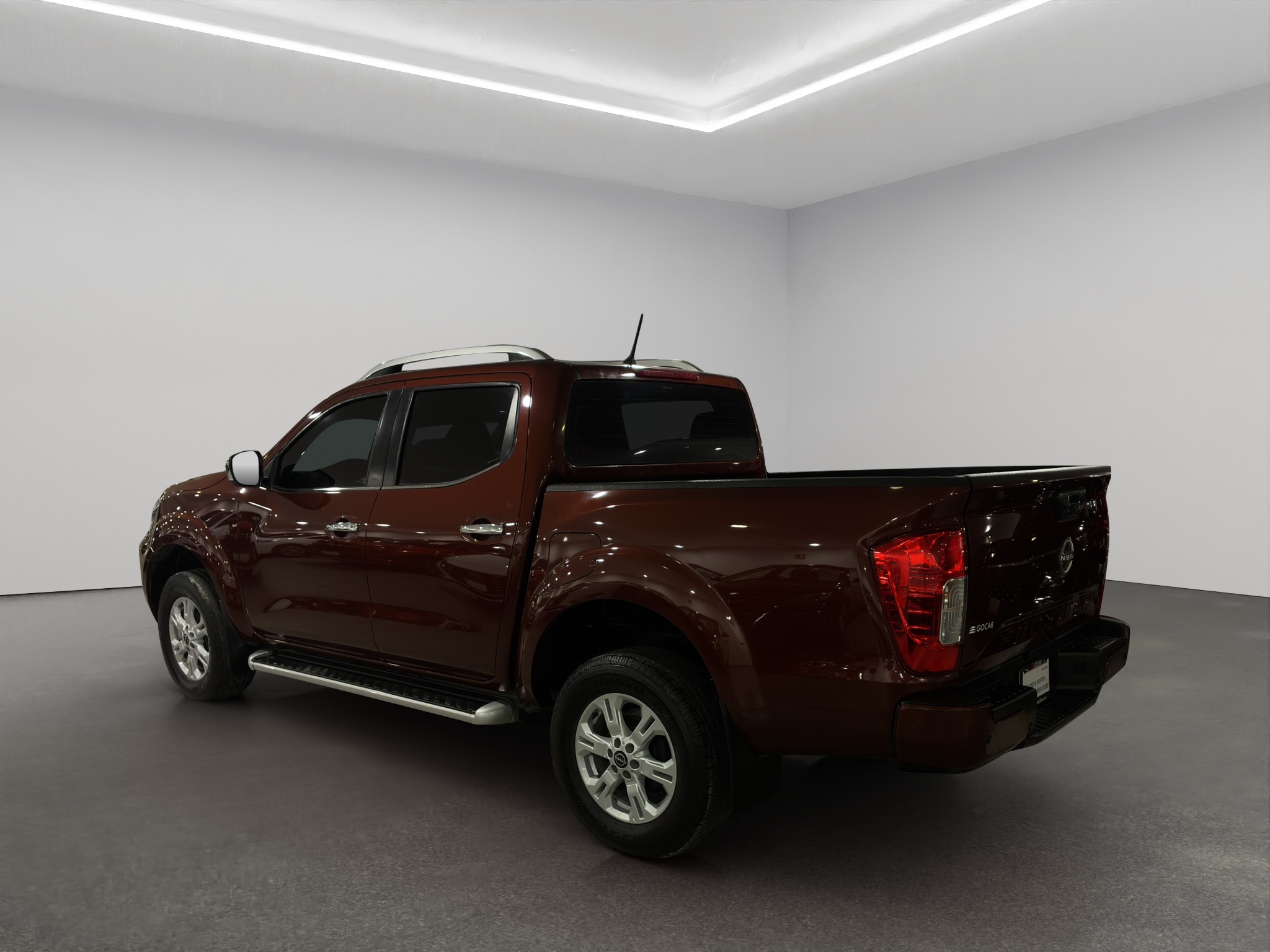 Nissan Comerciales Frontier y NP 300 Frontier Pick-Up 4 pts. Frontier LE, Doble Cab., L4, 2.5l, TM6, a/ac., VE, estribos, RA-17 2024