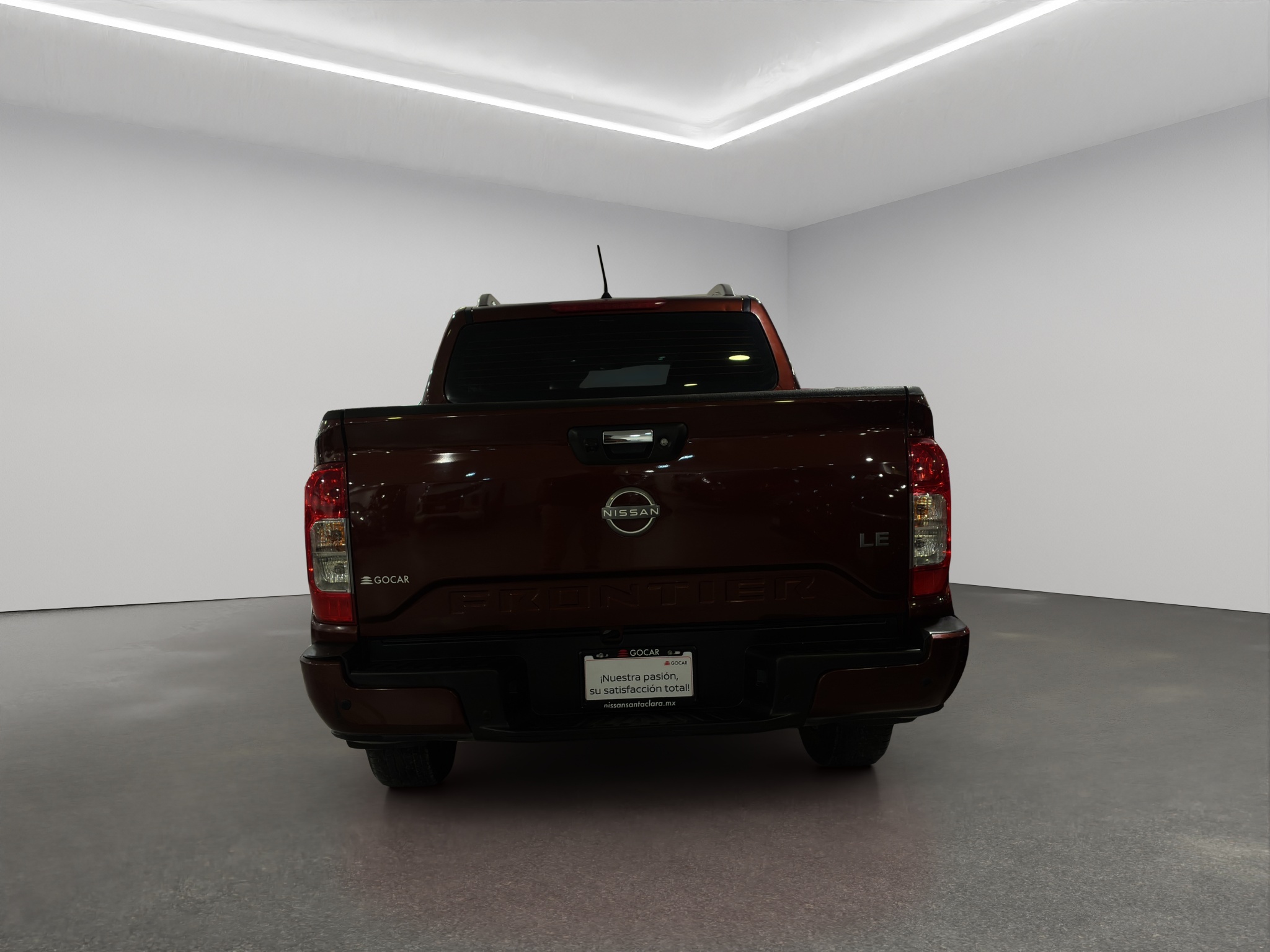 Nissan Comerciales Frontier y NP 300 Frontier Pick-Up 4 pts. Frontier LE, Doble Cab., L4, 2.5l, TM6, a/ac., VE, estribos, RA-17 2024
