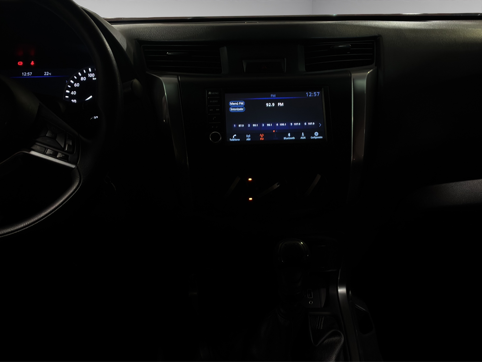 Nissan Comerciales Frontier y NP 300 Frontier Pick-Up 4 pts. Frontier LE, Doble Cab., L4, 2.5l, TM6, a/ac., VE, estribos, RA-17 2024