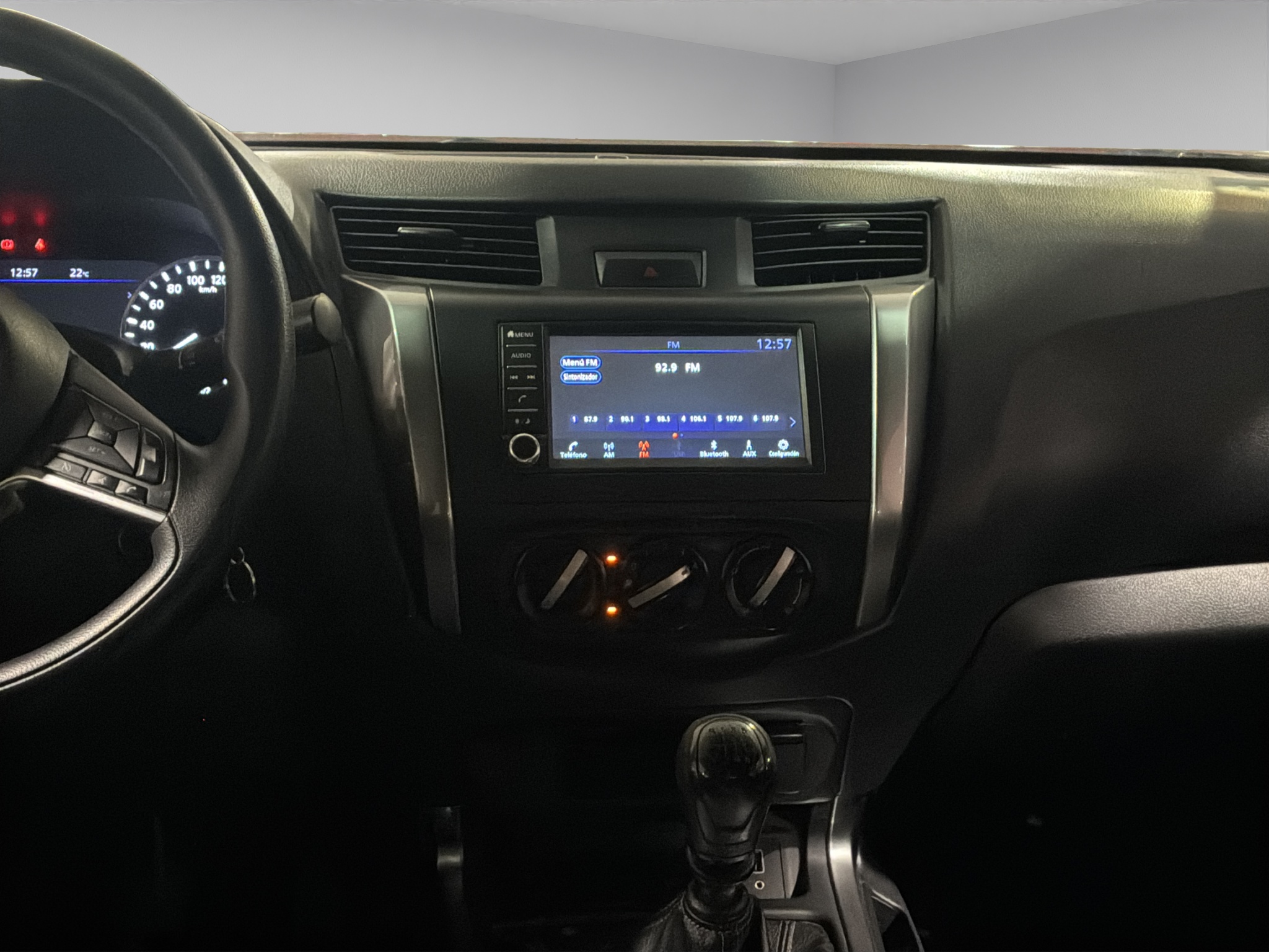 Nissan Comerciales Frontier y NP 300 Frontier Pick-Up 4 pts. Frontier LE, Doble Cab., L4, 2.5l, TM6, a/ac., VE, estribos, RA-17 2024