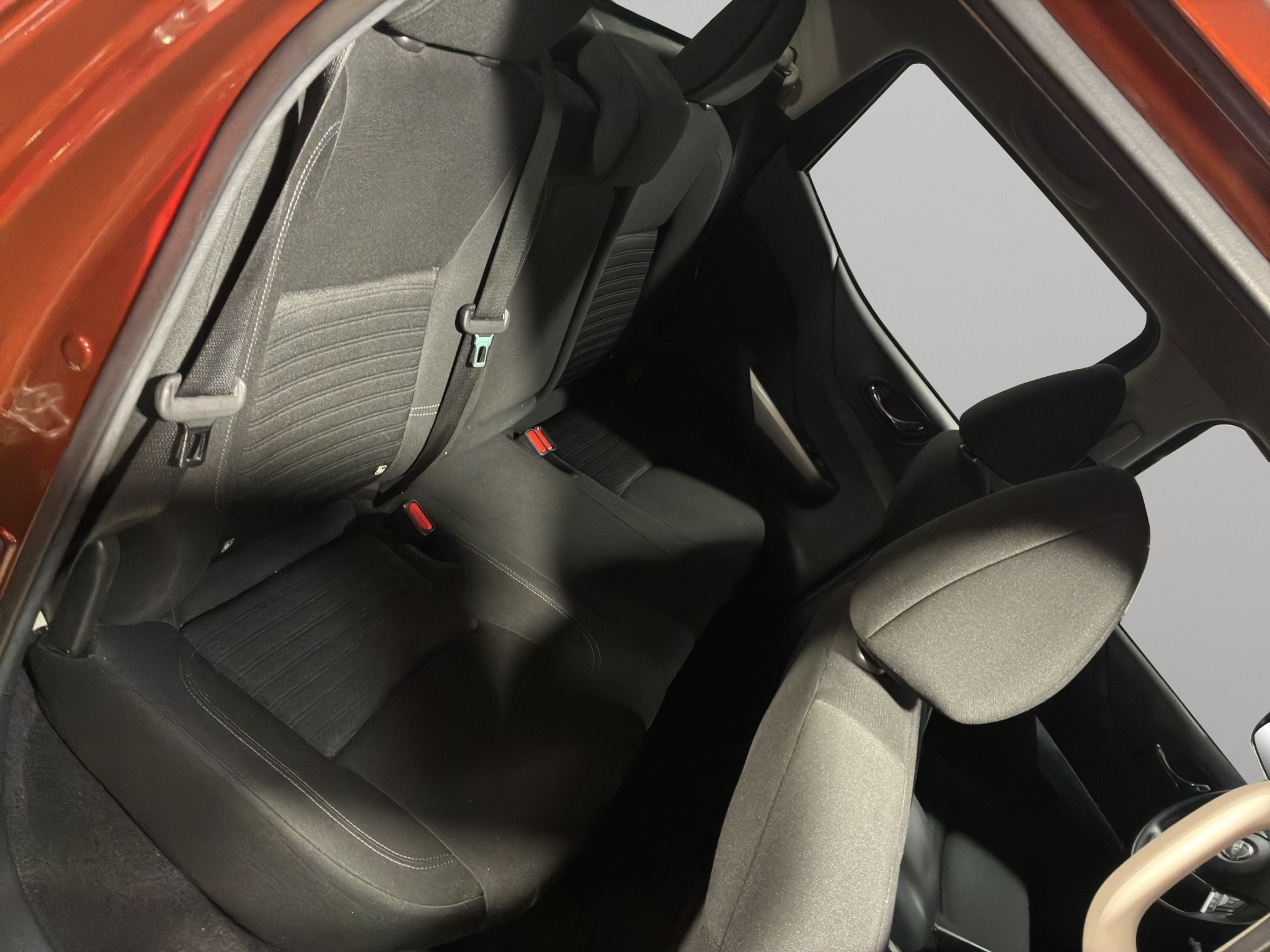 Nissan Comerciales Frontier y NP 300 Frontier Pick-Up 4 pts. Frontier LE, Doble Cab., L4, 2.5l, TM6, a/ac., VE, estribos, RA-17 2024
