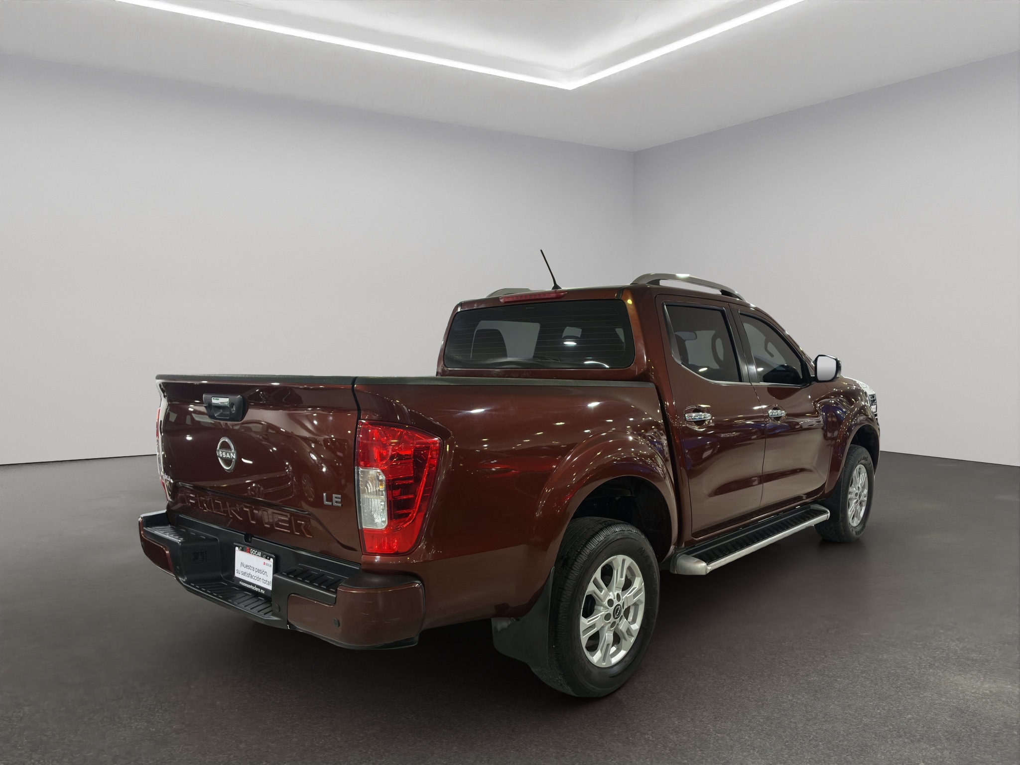 Nissan Comerciales Frontier y NP 300 Frontier Pick-Up 4 pts. Frontier LE, Doble Cab., L4, 2.5l, TM6, a/ac., VE, estribos, RA-17 2024
