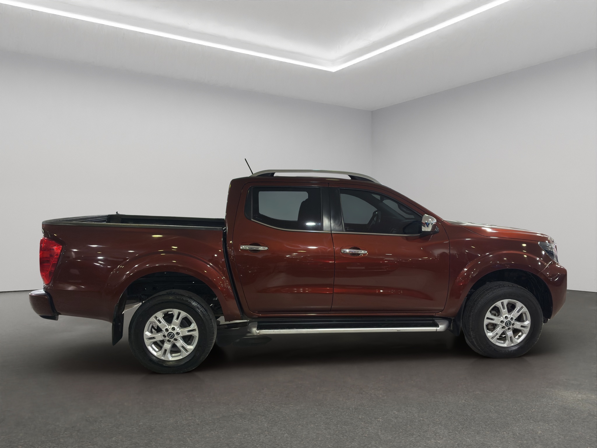 Nissan Comerciales Frontier y NP 300 Frontier Pick-Up 4 pts. Frontier LE, Doble Cab., L4, 2.5l, TM6, a/ac., VE, estribos, RA-17 2024