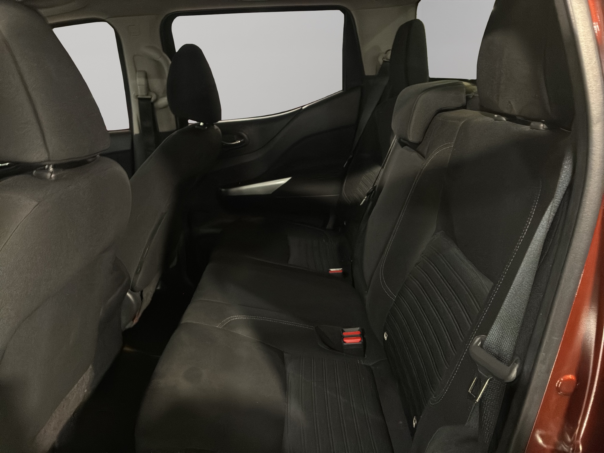 Nissan Comerciales Frontier y NP 300 Frontier Pick-Up 4 pts. Frontier LE, Doble Cab., L4, 2.5l, TM6, a/ac., VE, estribos, RA-17 2024