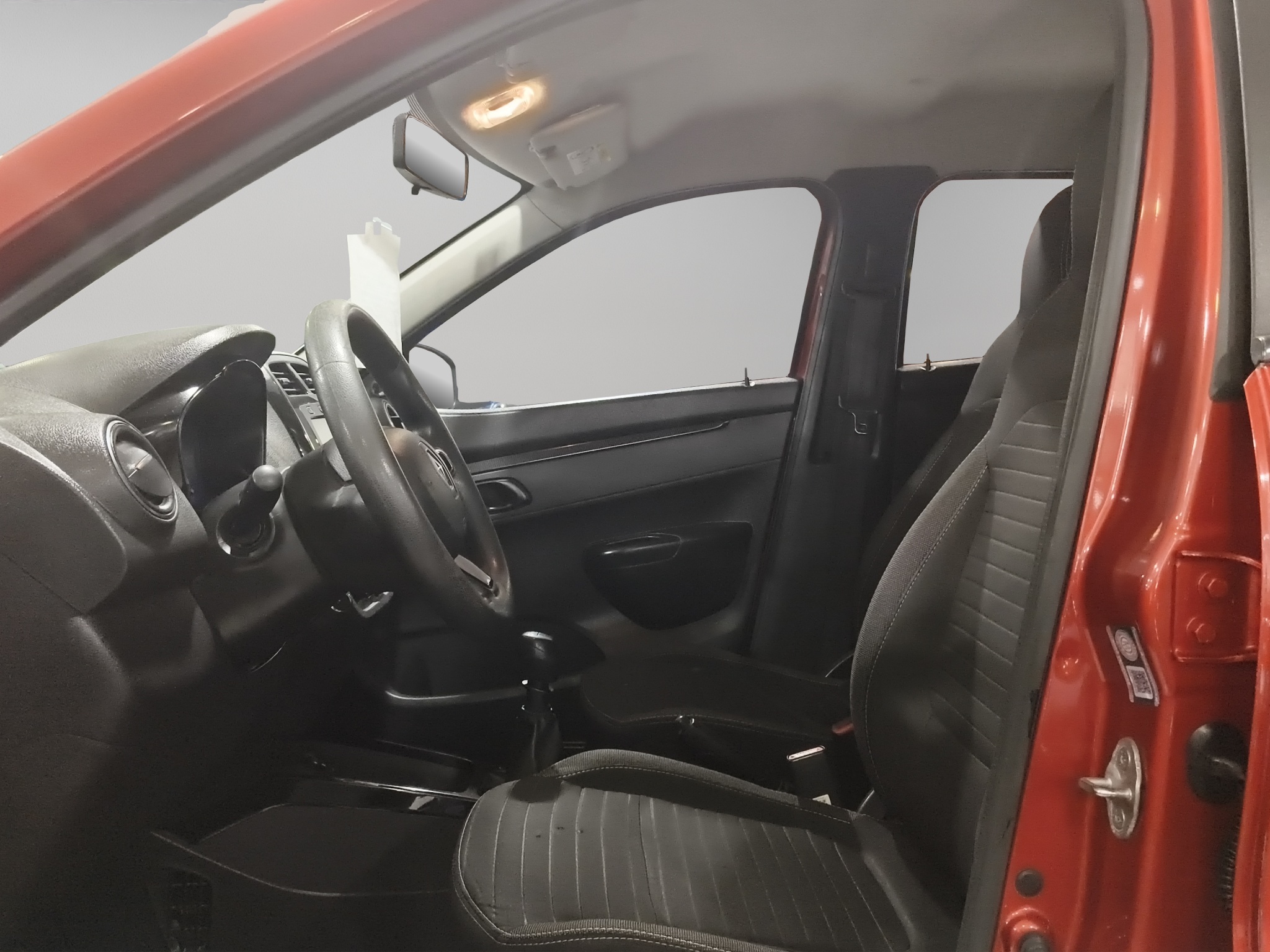 Renault Kwid 5 pts. HB Iconic, TM5, a/ac., f. niebla, R-14 2021