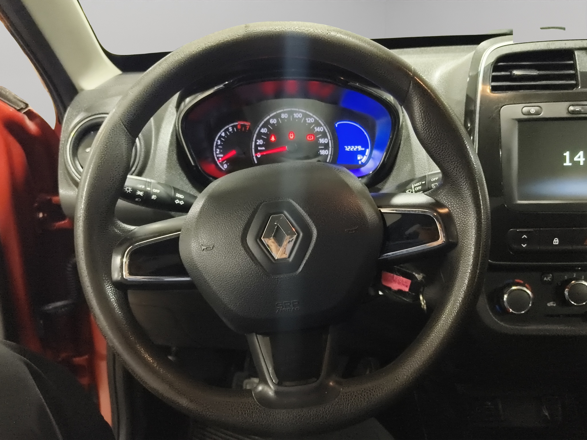 Renault Kwid 5 pts. HB Iconic, TM5, a/ac., f. niebla, R-14 2021
