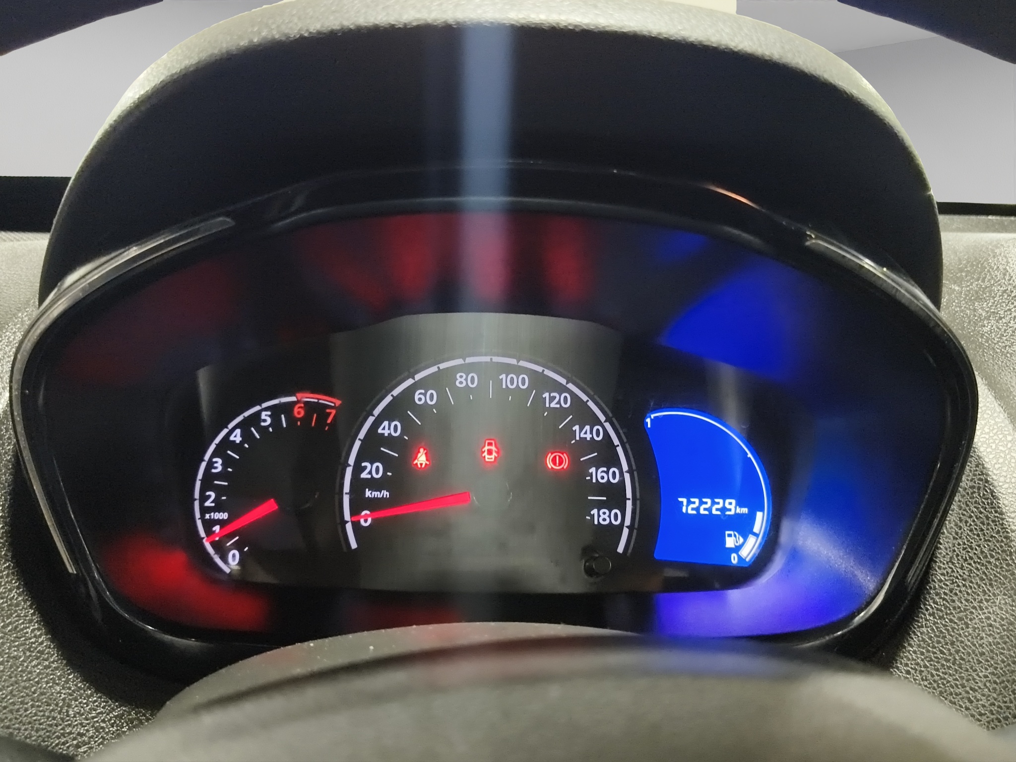 Renault Kwid 5 pts. HB Iconic, TM5, a/ac., f. niebla, R-14 2021