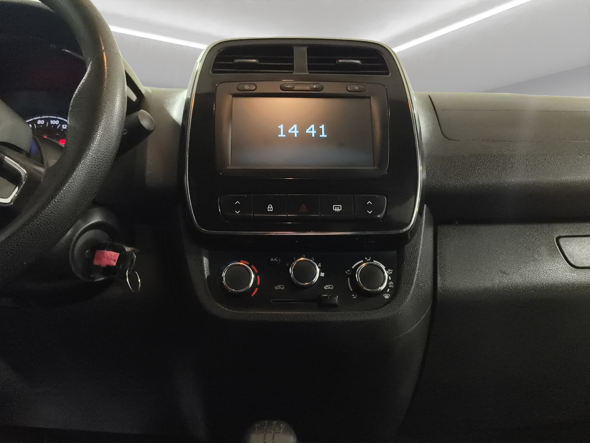 Renault Kwid 5 pts. HB Iconic, TM5, a/ac., f. niebla, R-14 2021