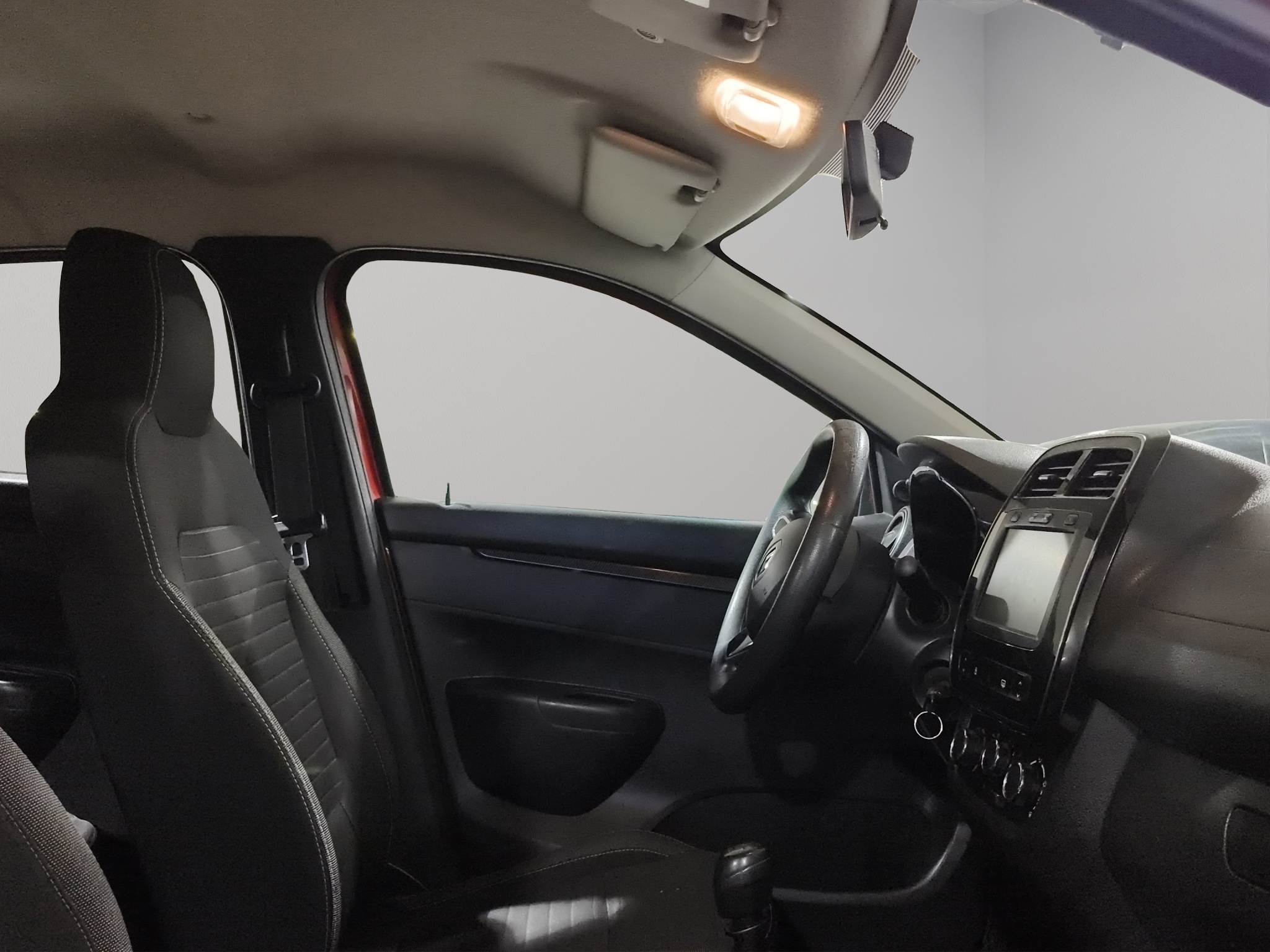 Renault Kwid 5 pts. HB Iconic, TM5, a/ac., f. niebla, R-14 2021