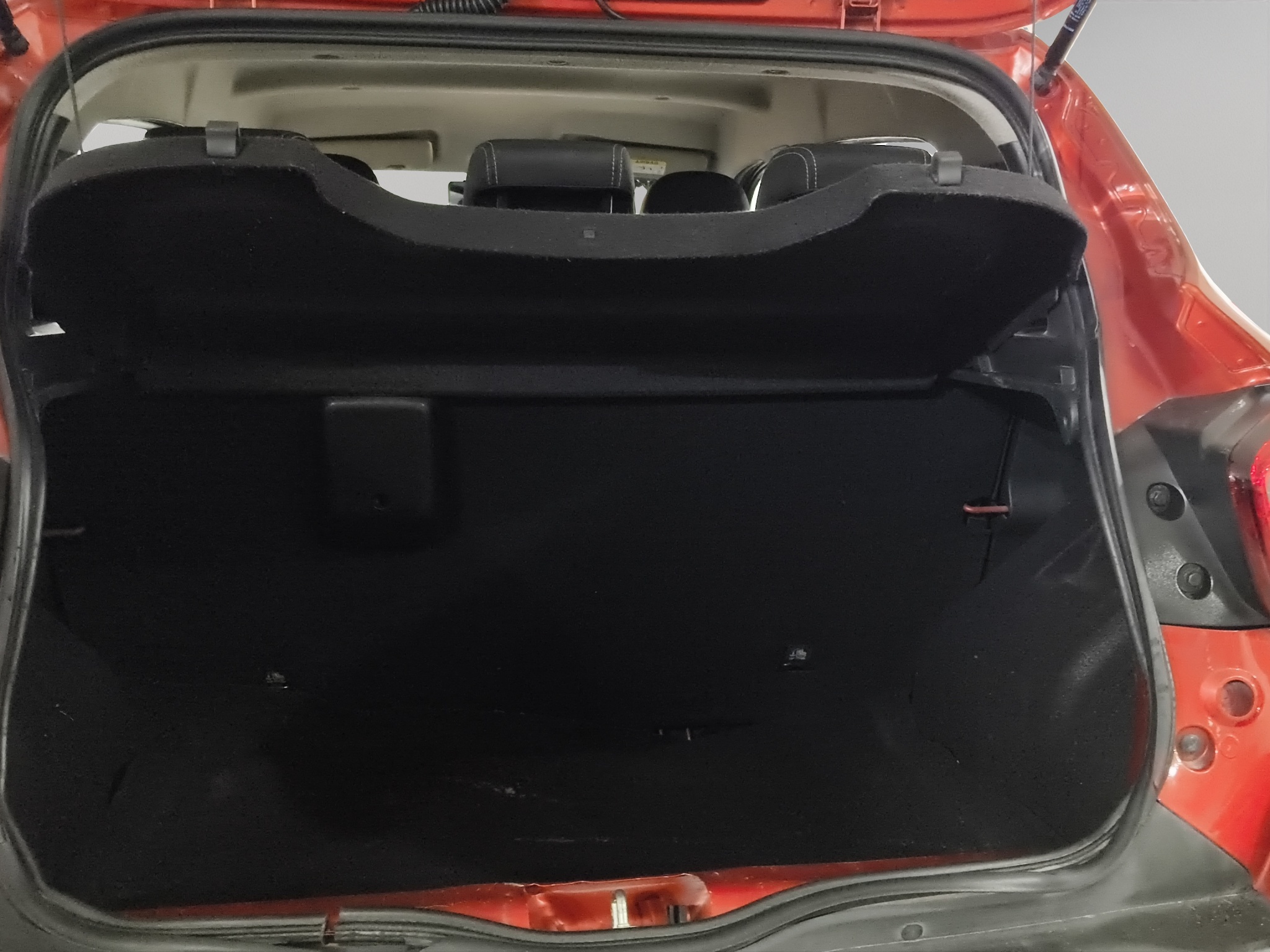 Renault Kwid 5 pts. HB Iconic, TM5, a/ac., f. niebla, R-14 2021