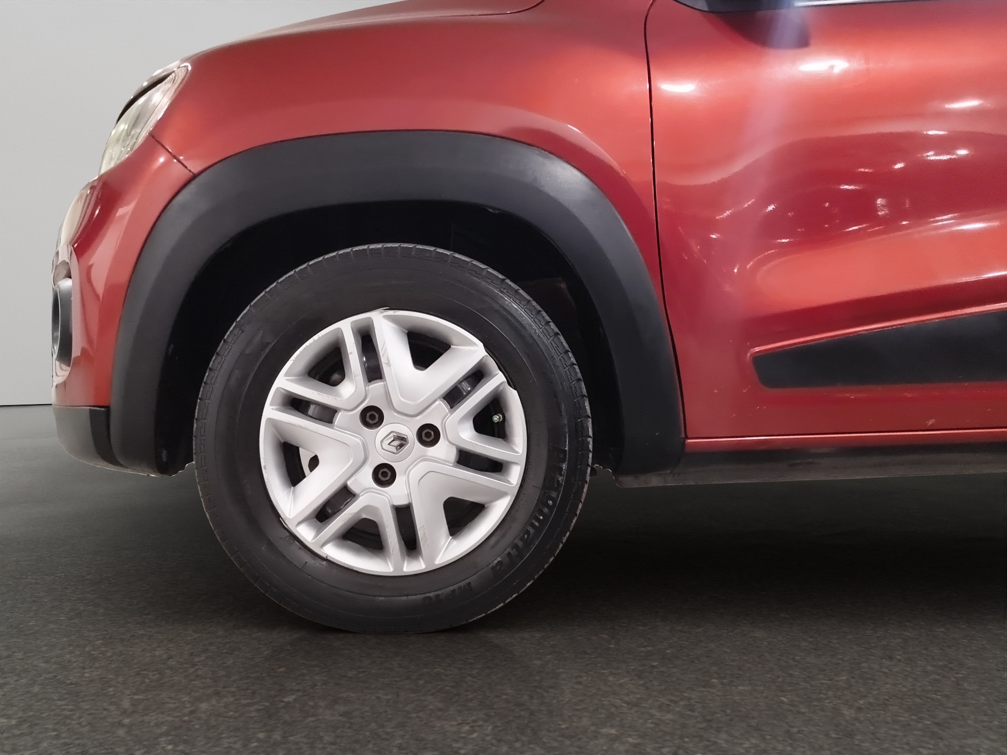 Renault Kwid 5 pts. HB Iconic, TM5, a/ac., f. niebla, R-14 2021