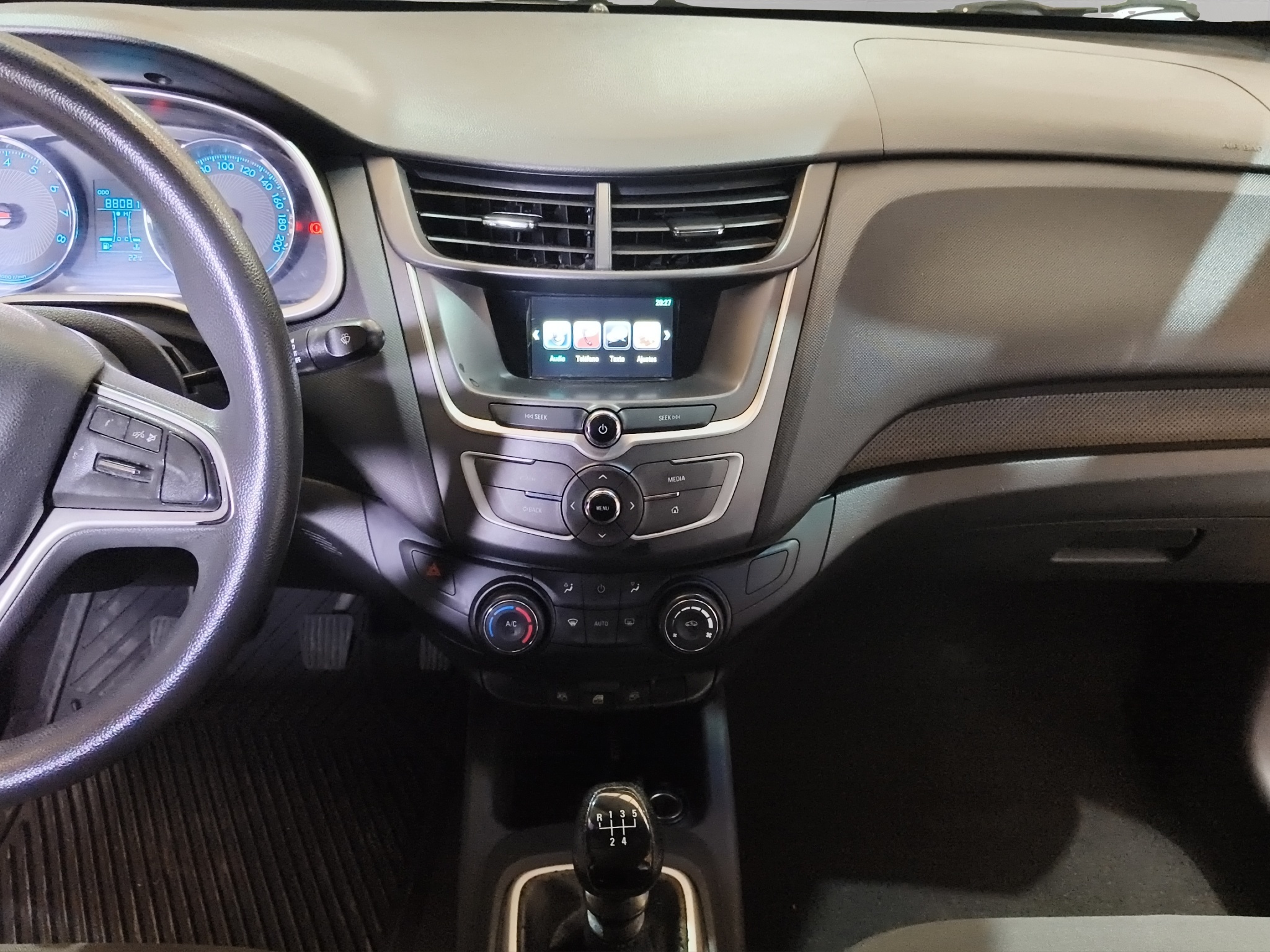 Chevrolet Aveo 4 pts. LT, TM5, a/ac. Aut., f. niebla, RA-15 2020