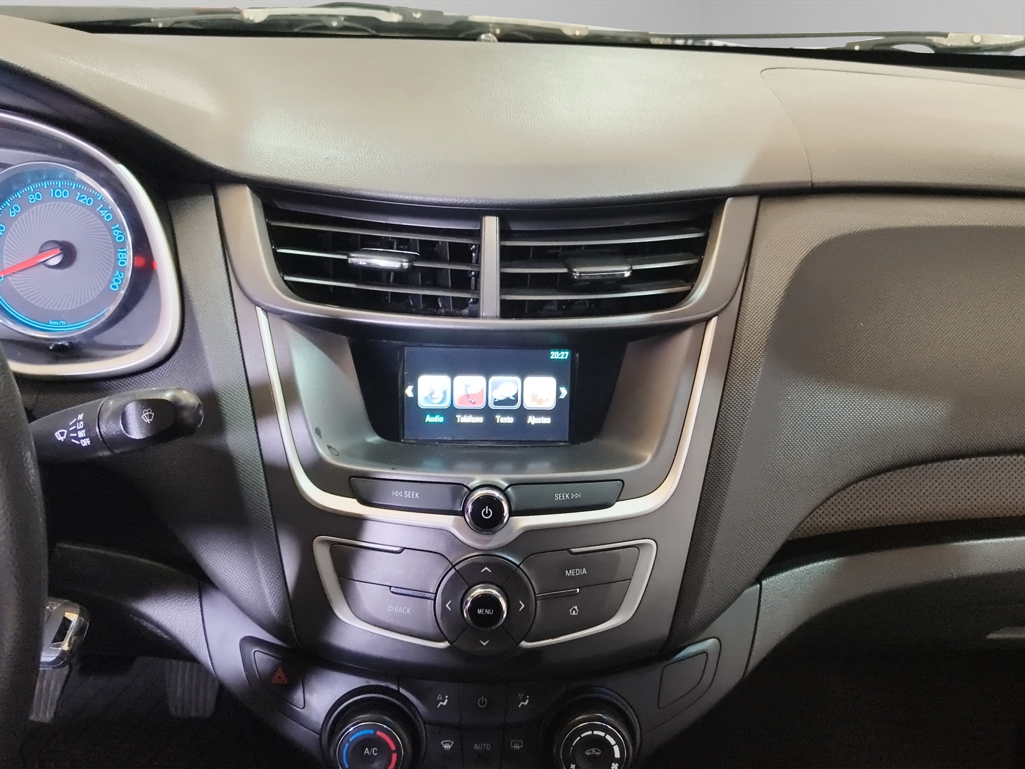 Chevrolet Aveo 4 pts. LT, TM5, a/ac. Aut., f. niebla, RA-15 2020
