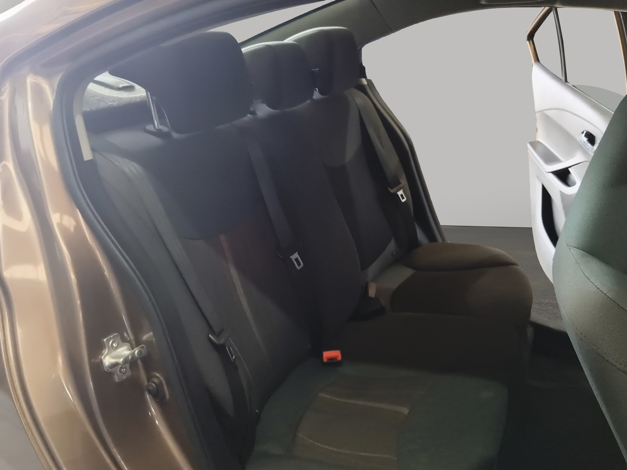 Chevrolet Aveo 4 pts. LT, TM5, a/ac. Aut., f. niebla, RA-15 2020