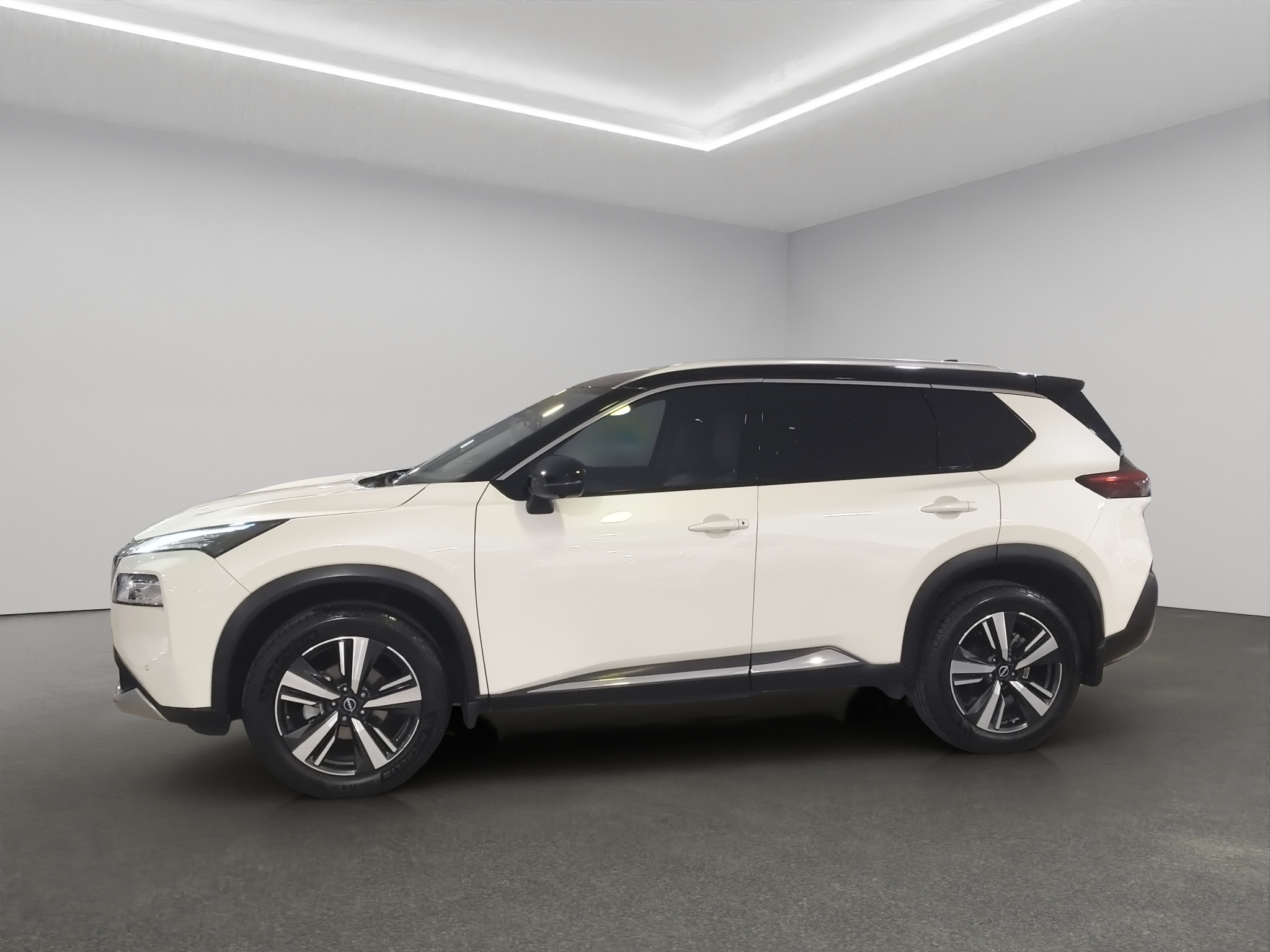 Nissan X-Trail  5 pts. Platinum, TA, piel, QCP, GPS, RA-19 2025