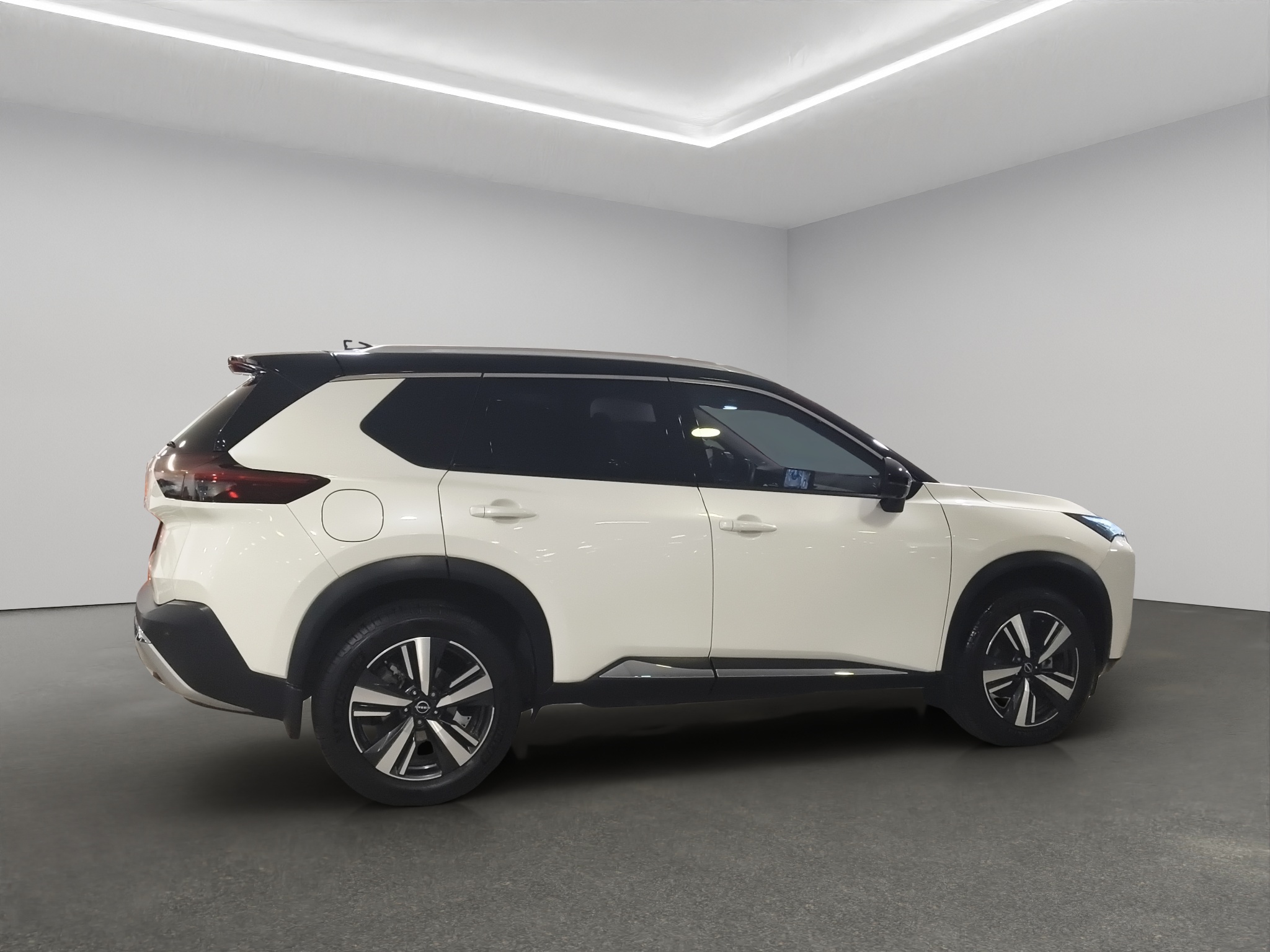Nissan X-Trail  5 pts. Platinum, TA, piel, QCP, GPS, RA-19 2025