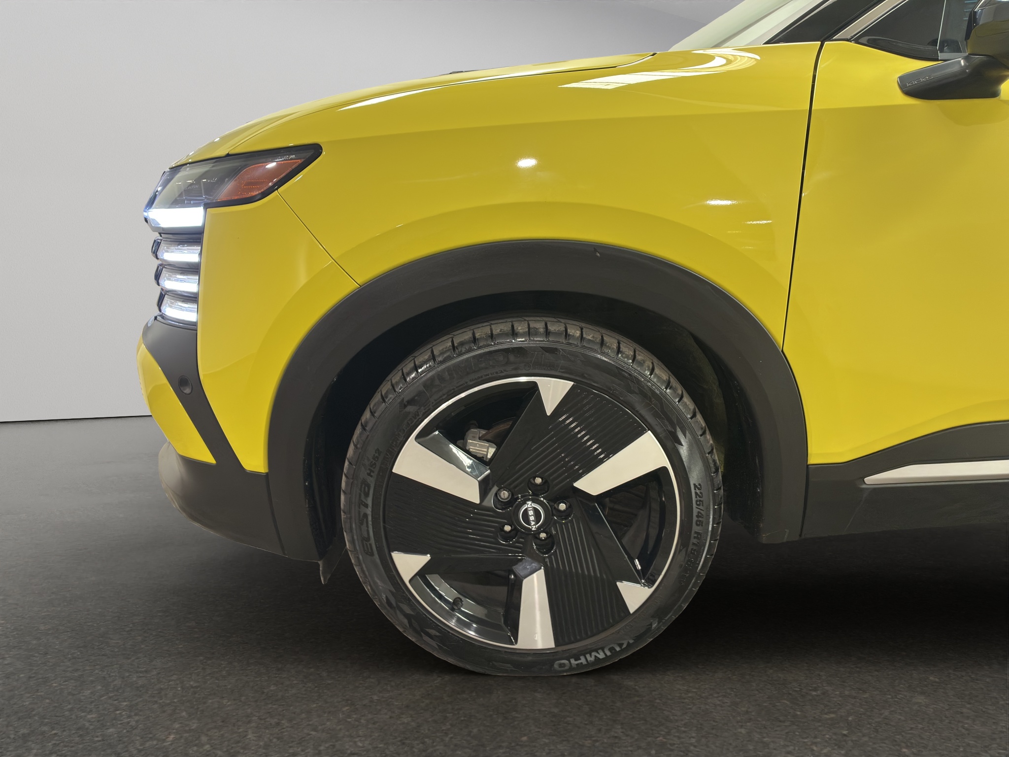 Nissan Kicks  5 pts. Platinum, 2.0l, TA, TP, s. Bose, pantalla touch 12 2025