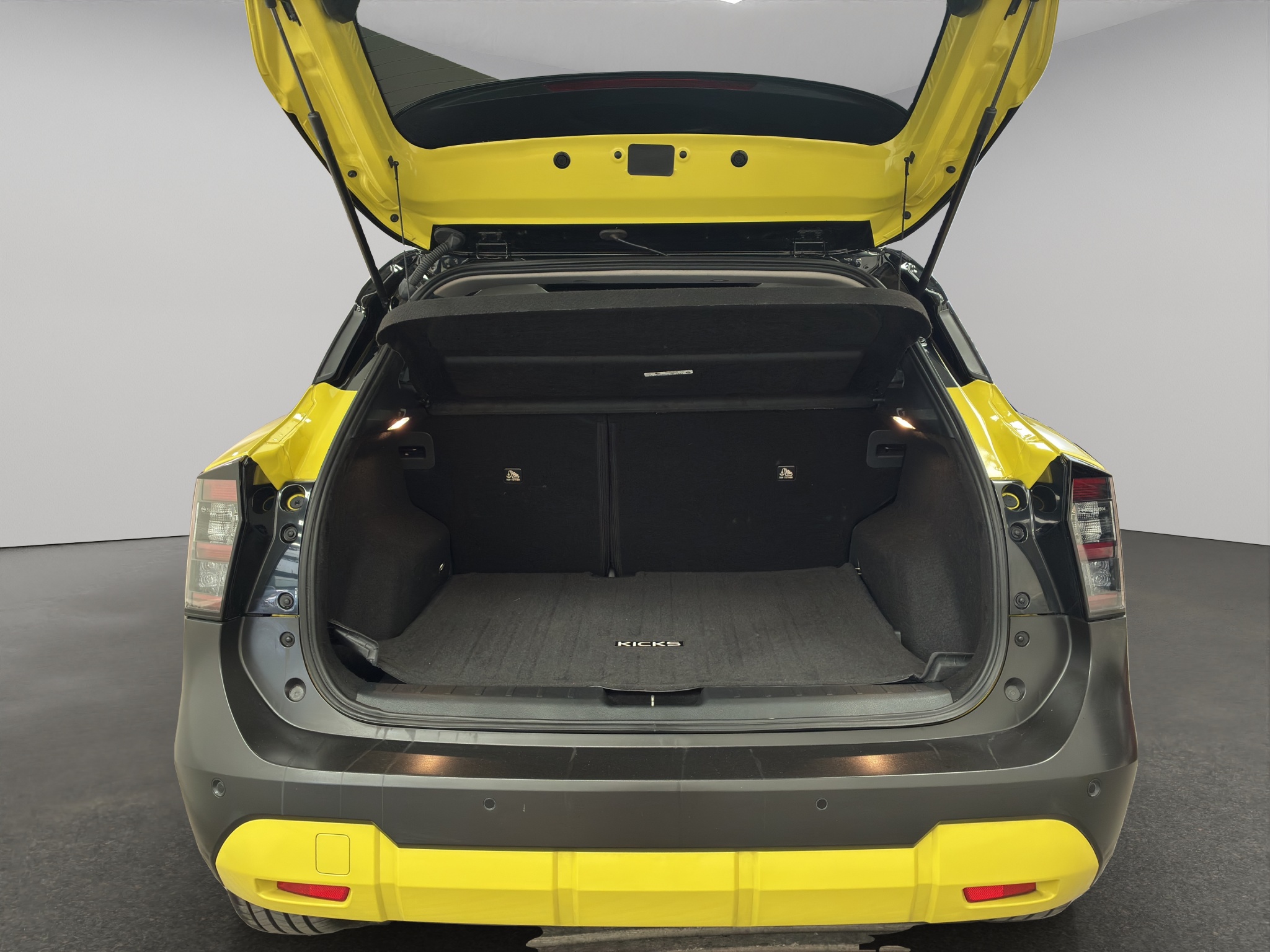 Nissan Kicks  5 pts. Platinum, 2.0l, TA, TP, s. Bose, pantalla touch 12 2025