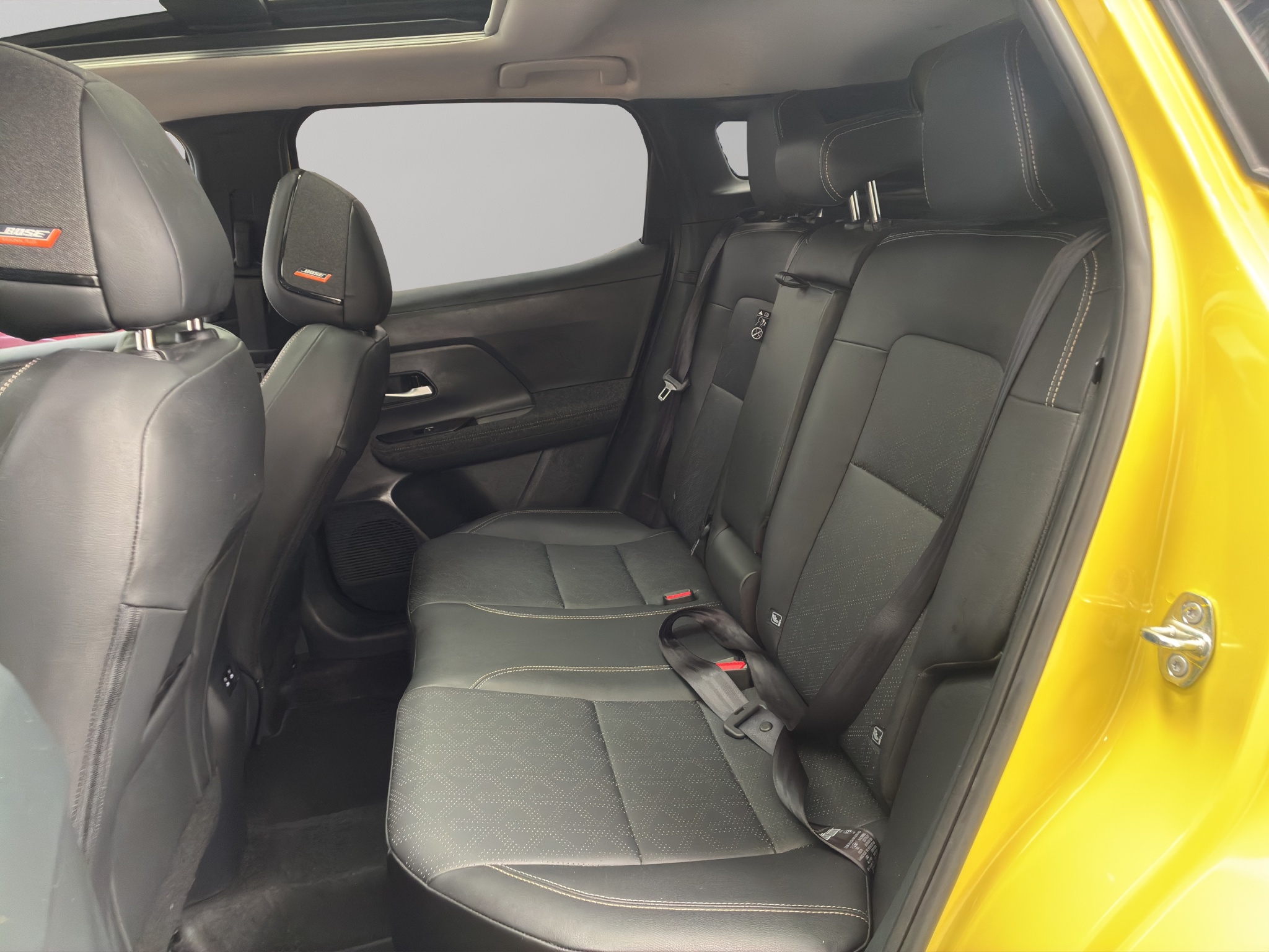 Nissan Kicks  5 pts. Platinum, 2.0l, TA, TP, s. Bose, pantalla touch 12 2025