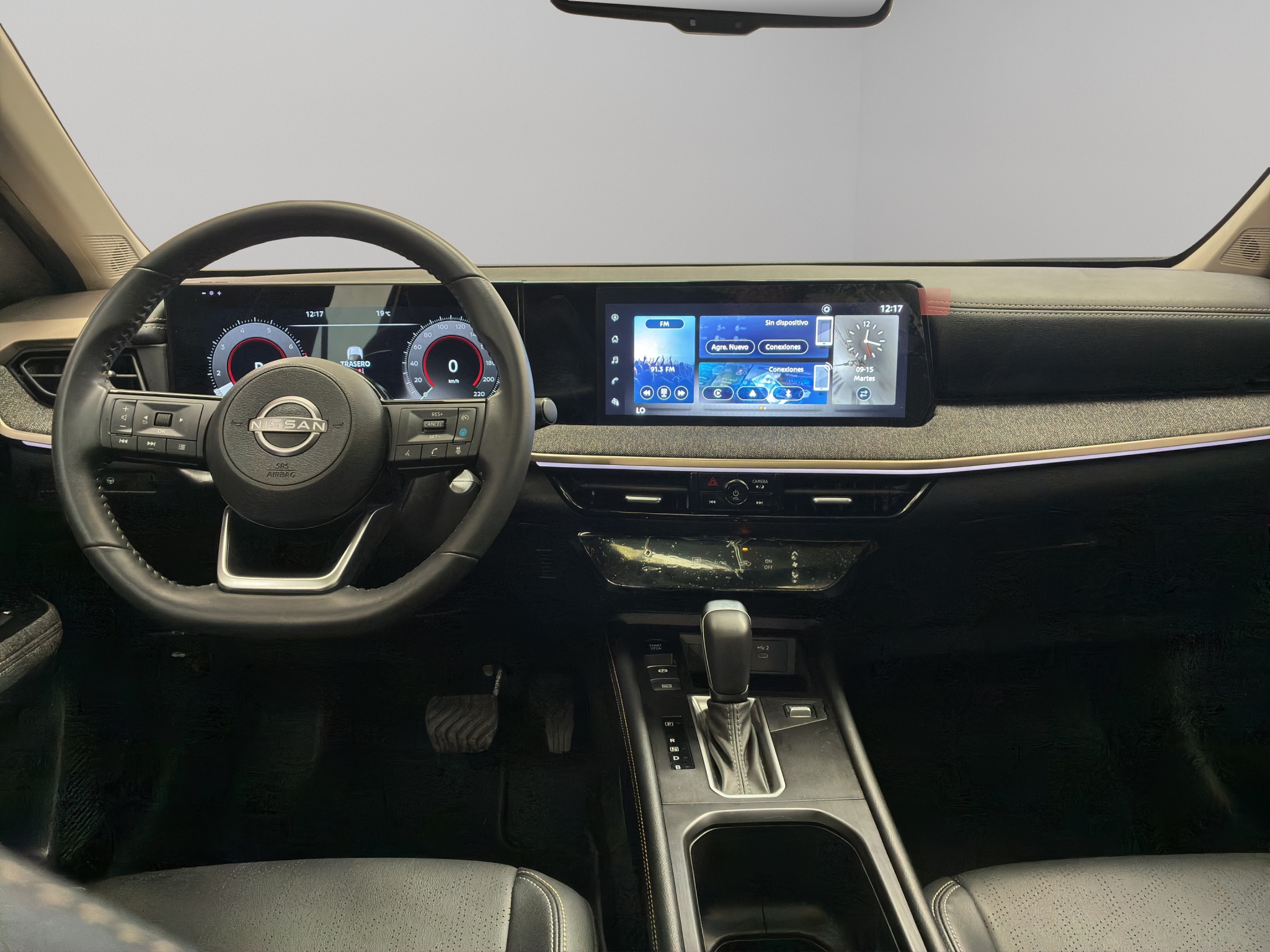 Nissan Kicks  5 pts. Platinum, 2.0l, TA, TP, s. Bose, pantalla touch 12 2025